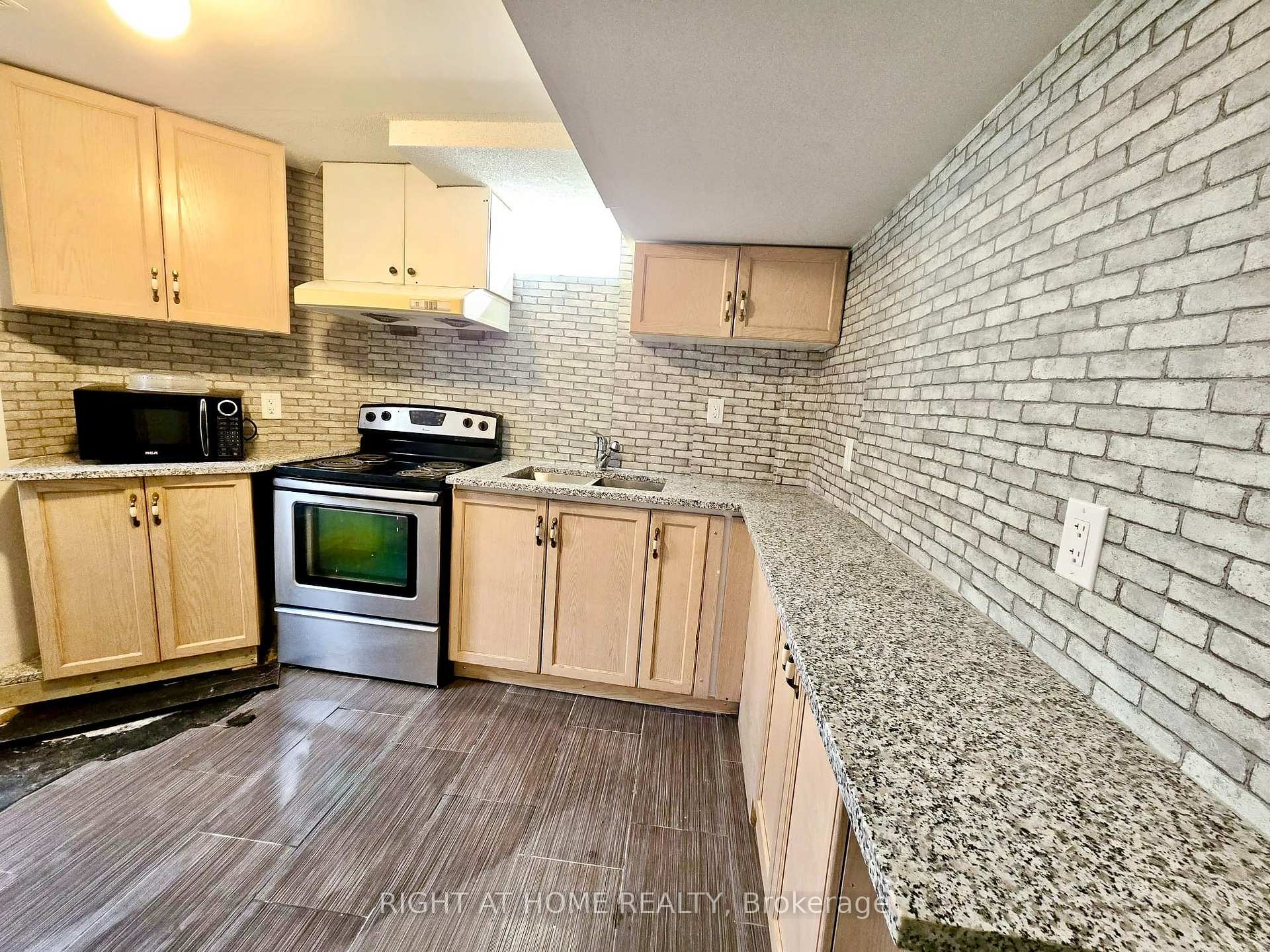 Photo of Unit B, 55 Velvet Grass Lane