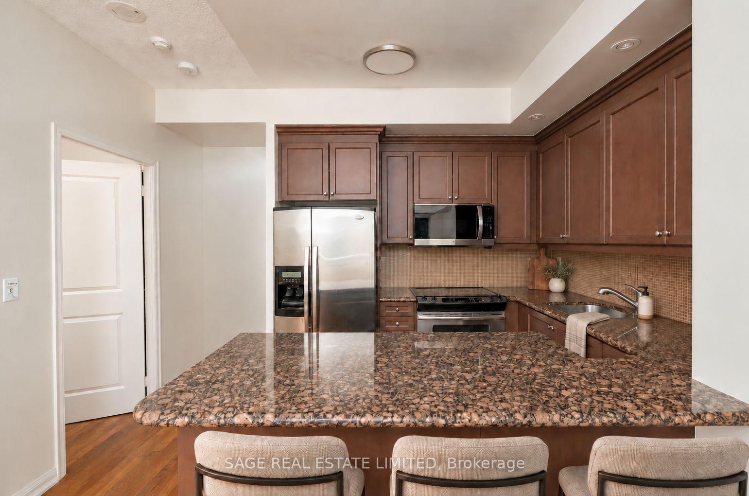 Photo 6 of Unit 904, 628 Fleet Street, Toronto, Waterfront Communities — HOMEH