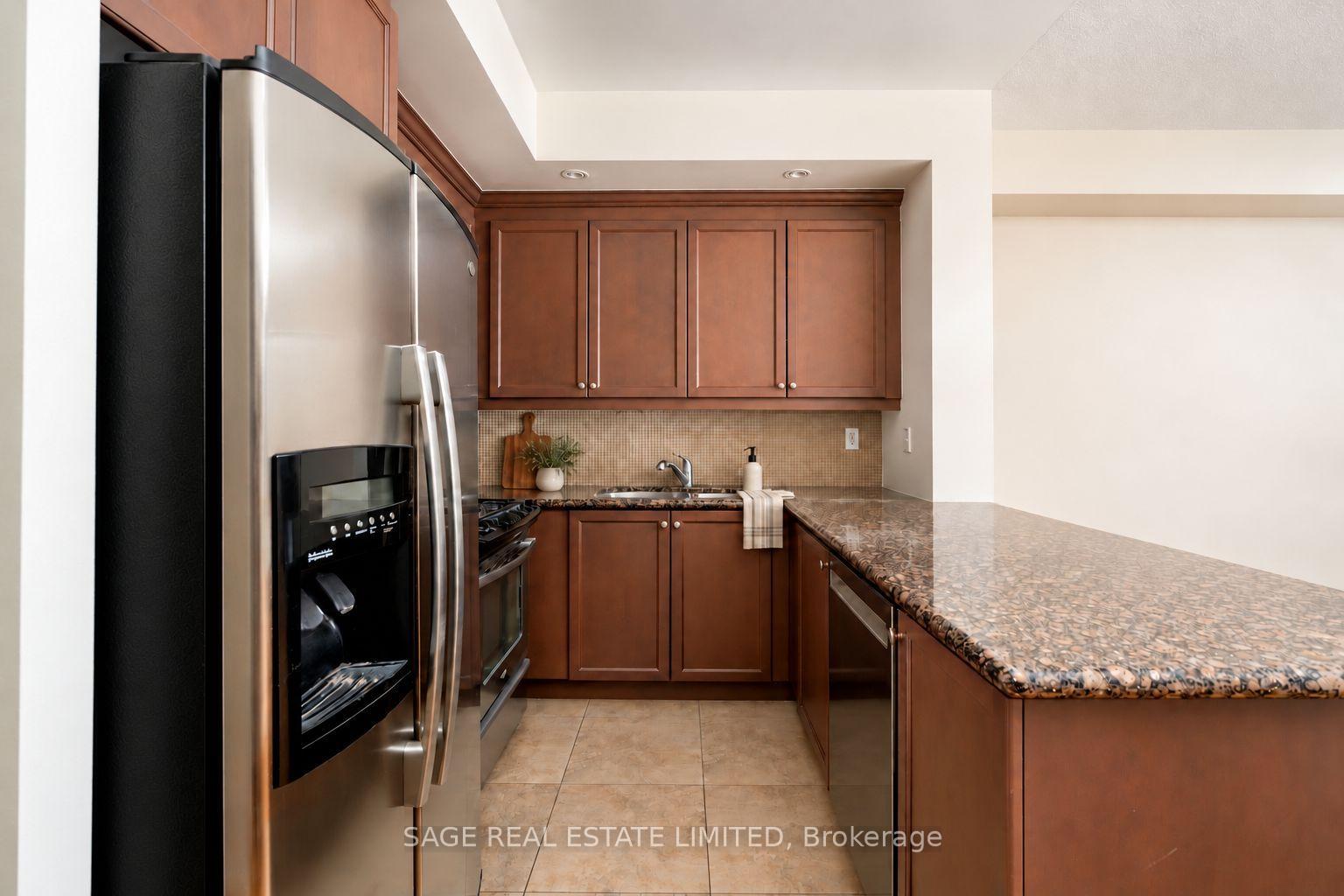 Photo 7 of Unit 904, 628 Fleet Street, Toronto, Waterfront Communities — HOMEH