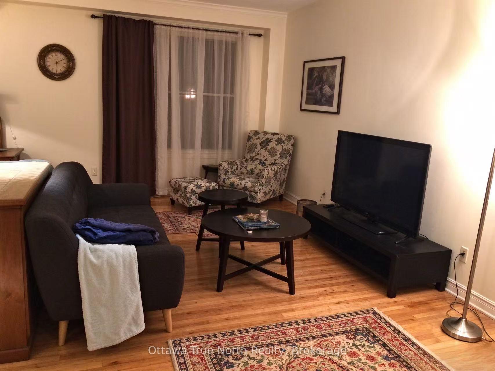 Photo 3 of 437 Celtic Ridge Crescent, Ottawa, Kanata - Morgan's Grant/South March — HOMEH