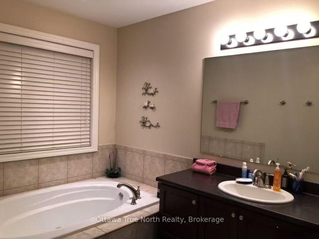 Photo 14 of 437 Celtic Ridge Crescent, Ottawa, Kanata - Morgan's Grant/South March — HOMEH