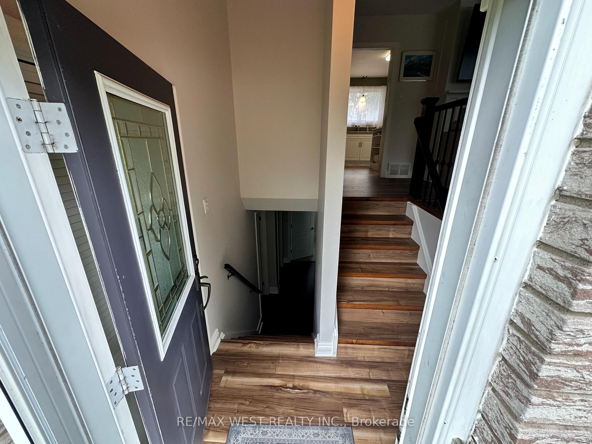 Photo 4 of 53 Bloomfield Avenue, St. Catharines, Secord Woods — HOMEH