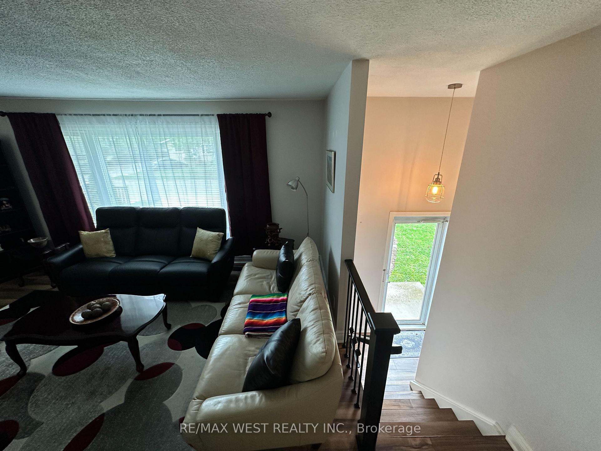 Photo 6 of 53 Bloomfield Avenue, St. Catharines, Secord Woods — HOMEH