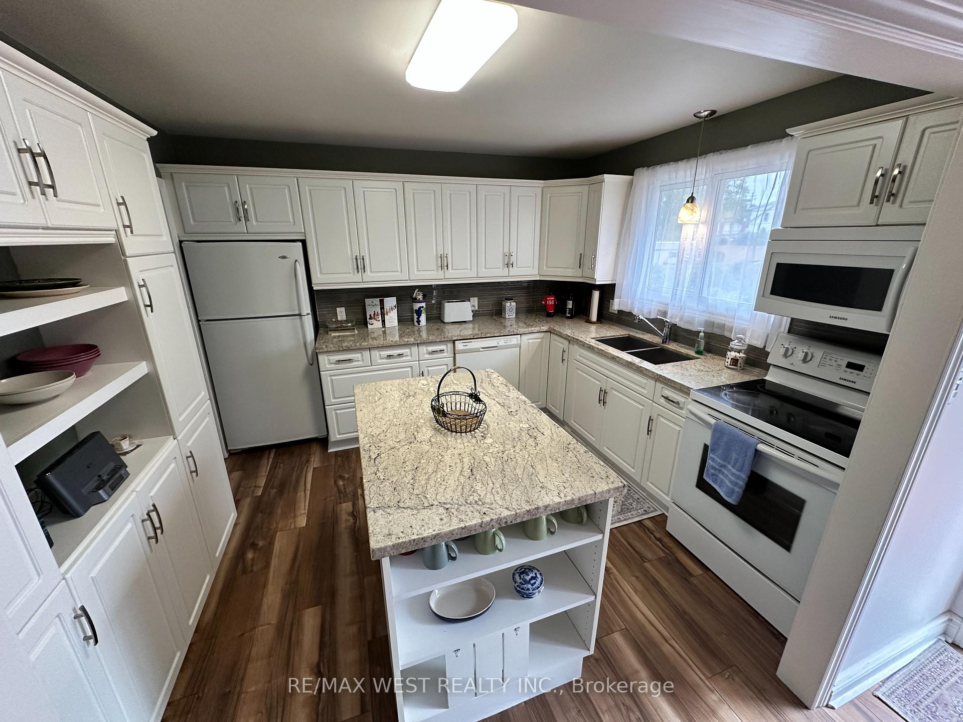 Photo 8 of 53 Bloomfield Avenue, St. Catharines, Secord Woods — HOMEH