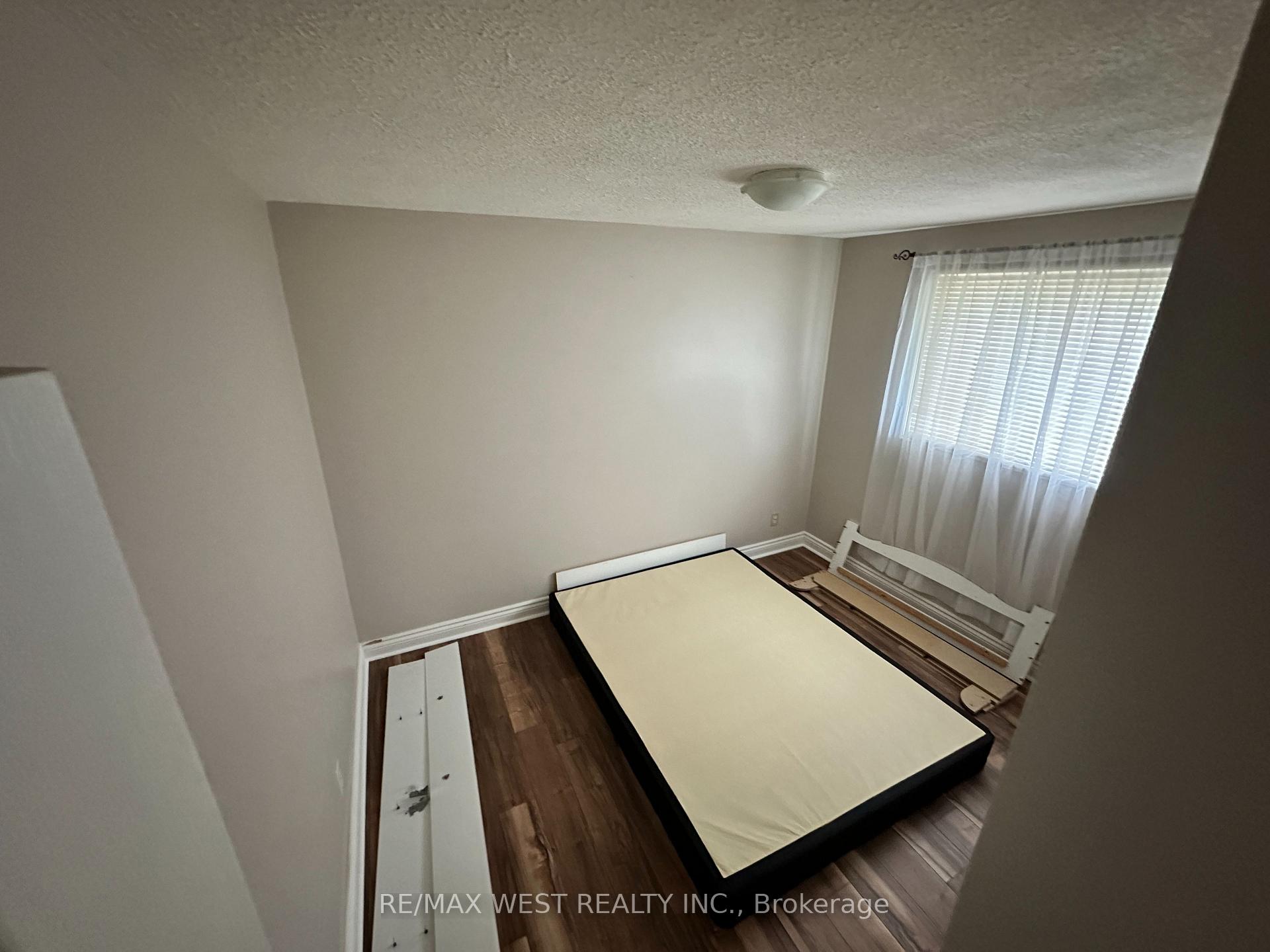 Photo 12 of 53 Bloomfield Avenue, St. Catharines, Secord Woods — HOMEH