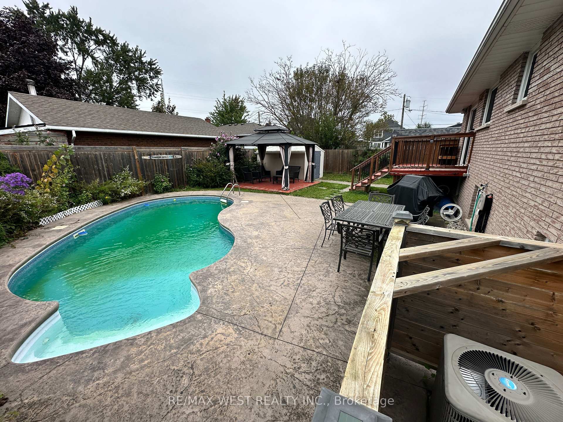 Photo 26 of 53 Bloomfield Avenue, St. Catharines, Secord Woods — HOMEH