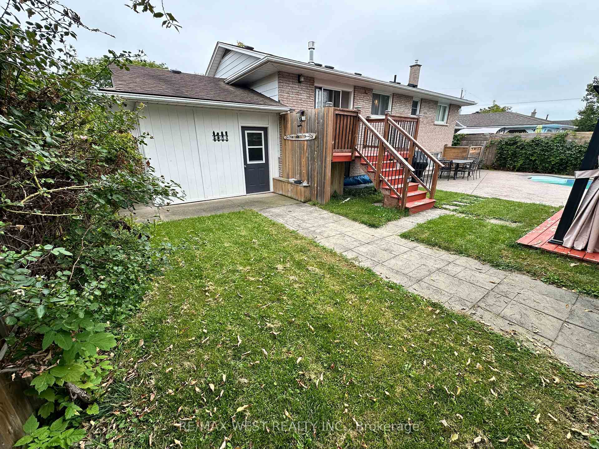 Photo 27 of 53 Bloomfield Avenue, St. Catharines, Secord Woods — HOMEH