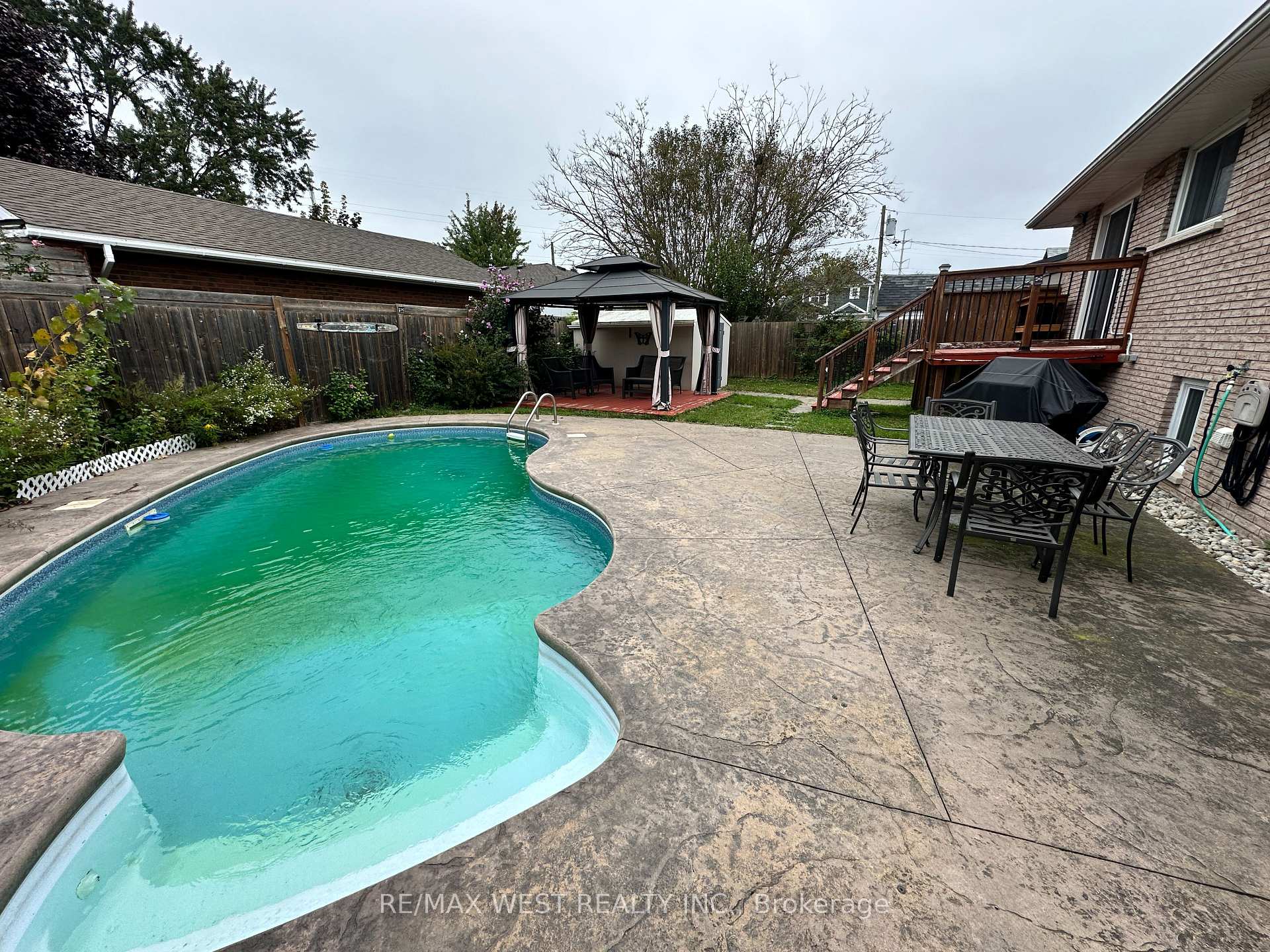Photo 28 of 53 Bloomfield Avenue, St. Catharines, Secord Woods — HOMEH