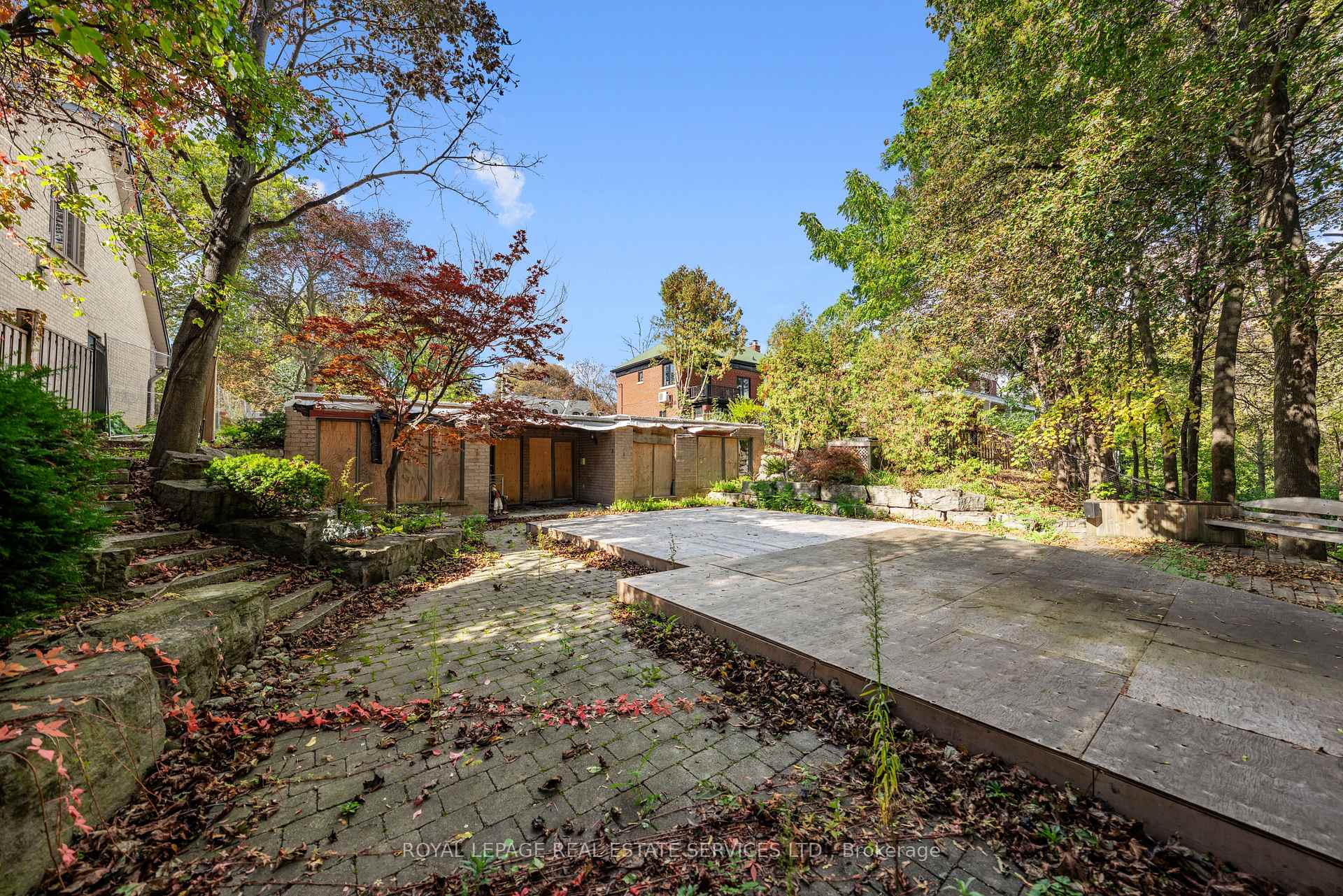Photo 4 of 17 St. Georges Road, Etobicoke, Edenbridge-Humber Valley — HOMEH