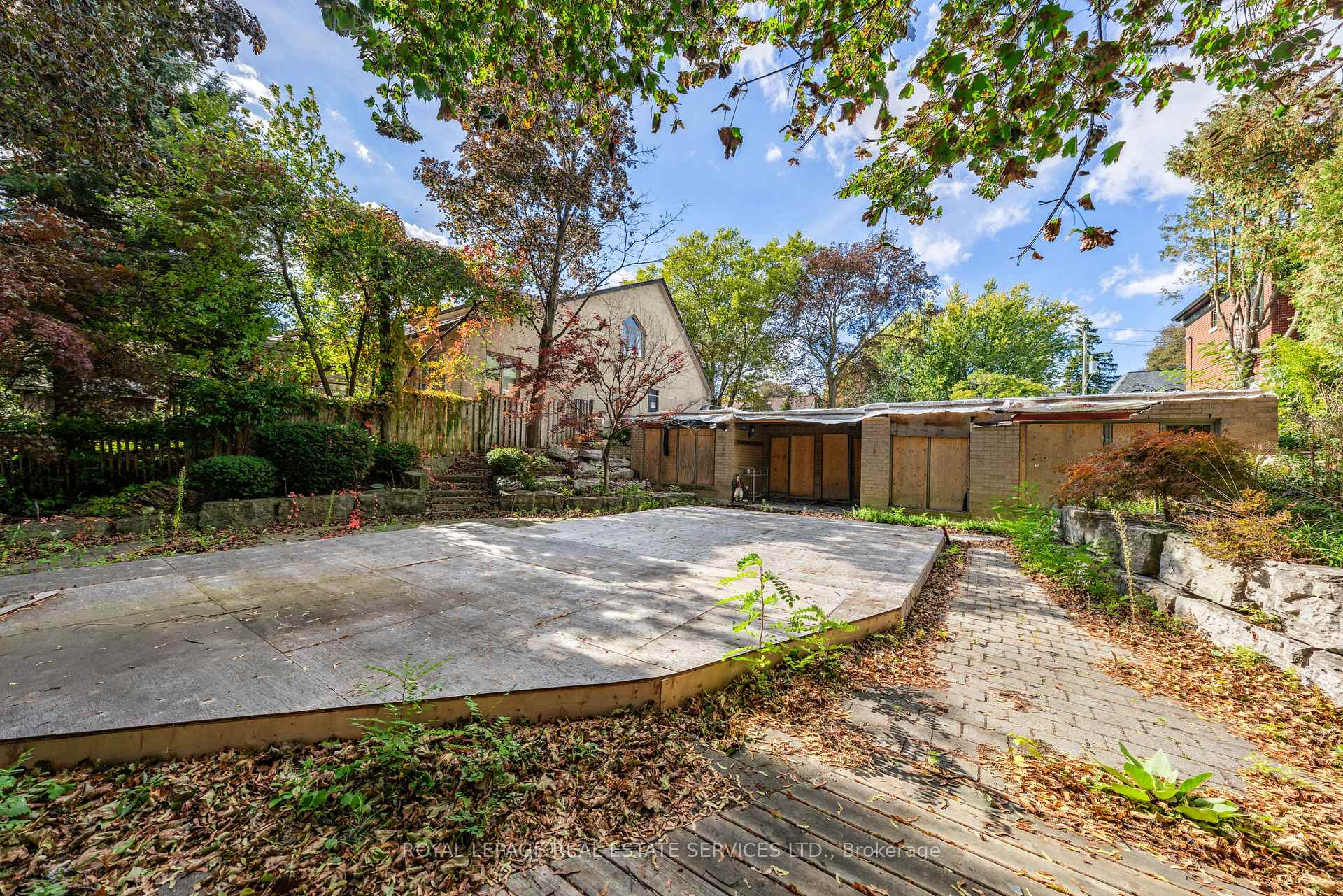 Photo 6 of 17 St. Georges Road, Etobicoke, Edenbridge-Humber Valley — HOMEH