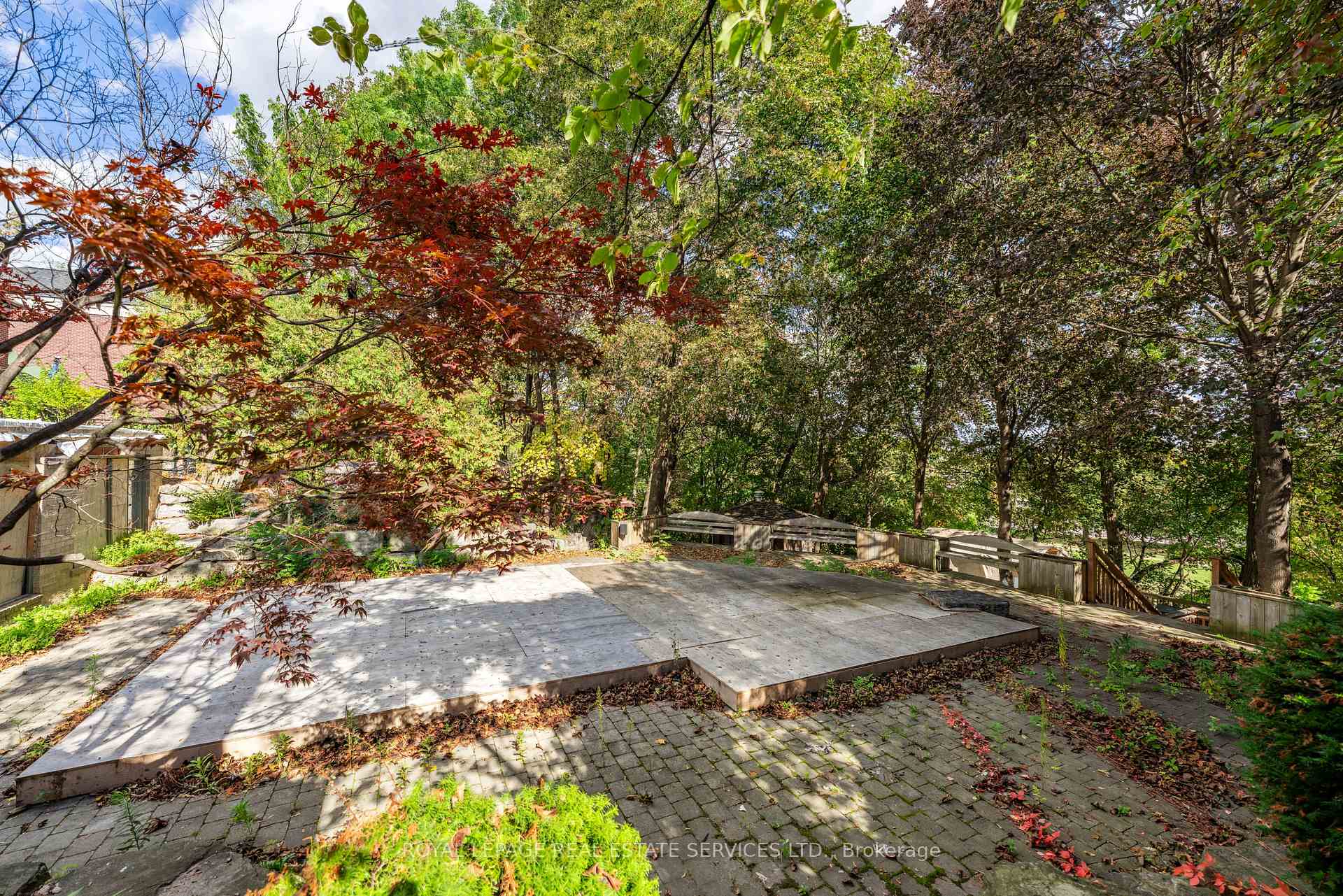 Photo 7 of 17 St. Georges Road, Etobicoke, Edenbridge-Humber Valley — HOMEH