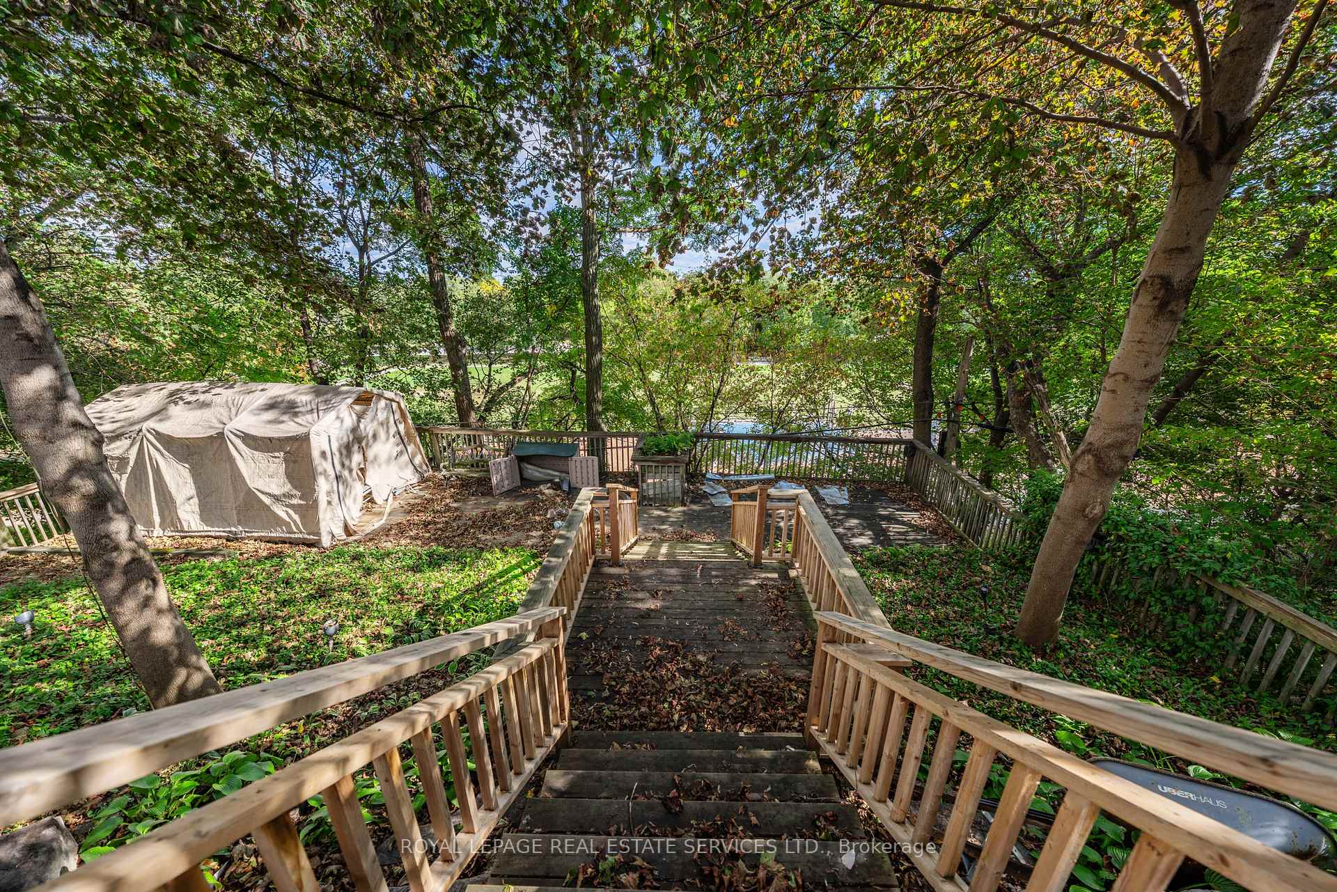 Photo 8 of 17 St. Georges Road, Etobicoke, Edenbridge-Humber Valley — HOMEH