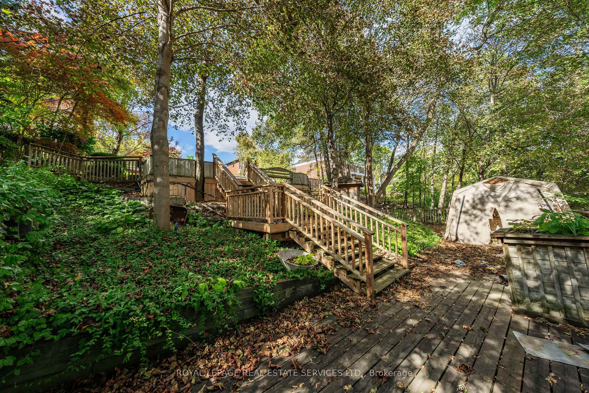 Photo 9 of 17 St. Georges Road, Etobicoke, Edenbridge-Humber Valley — HOMEH