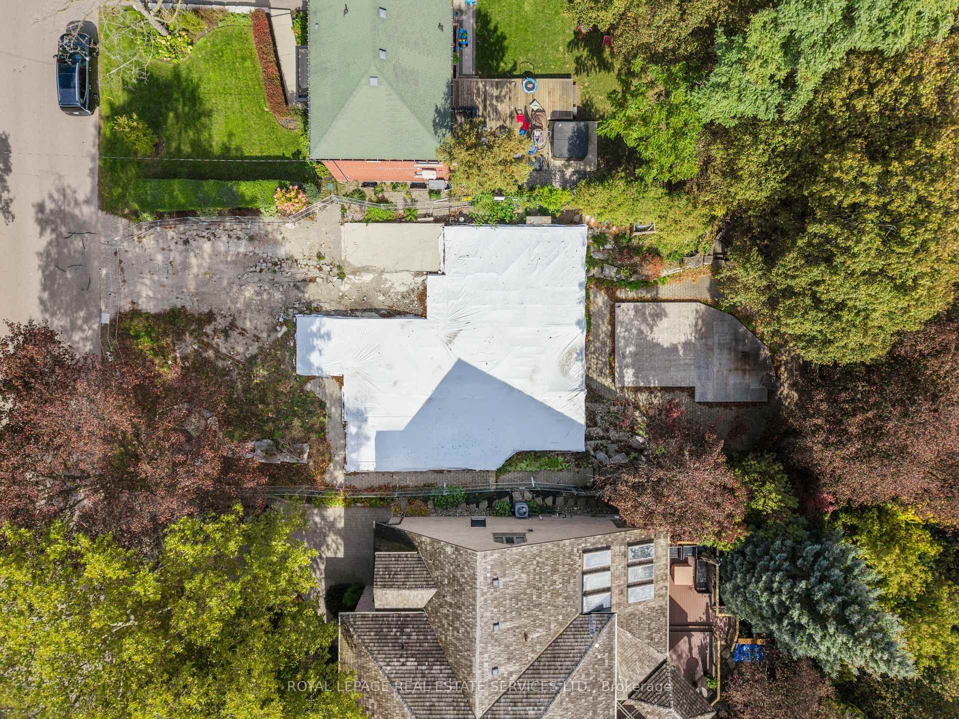 Photo 10 of 17 St. Georges Road, Etobicoke, Edenbridge-Humber Valley — HOMEH
