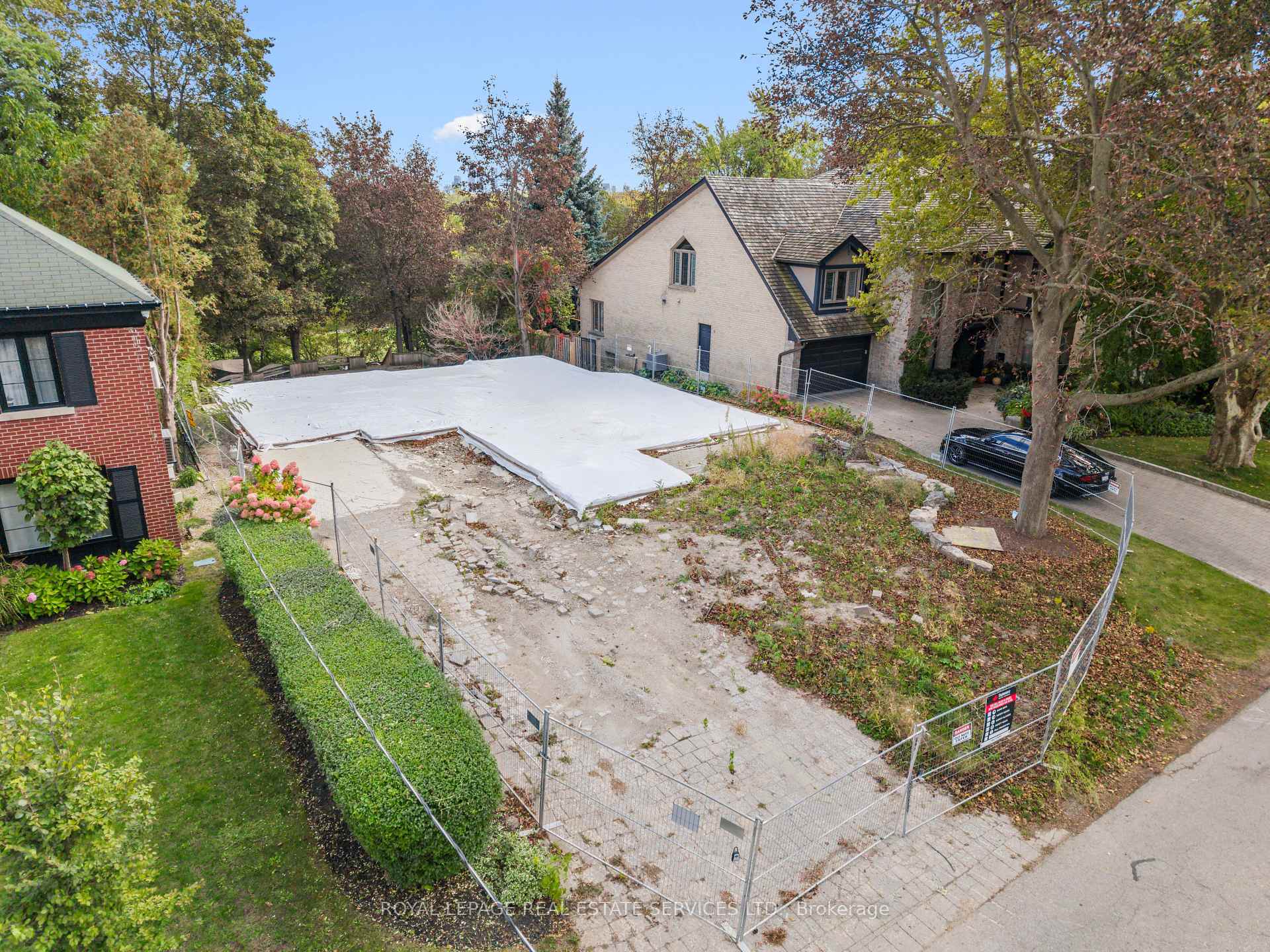 Photo 12 of 17 St. Georges Road, Etobicoke, Edenbridge-Humber Valley — HOMEH