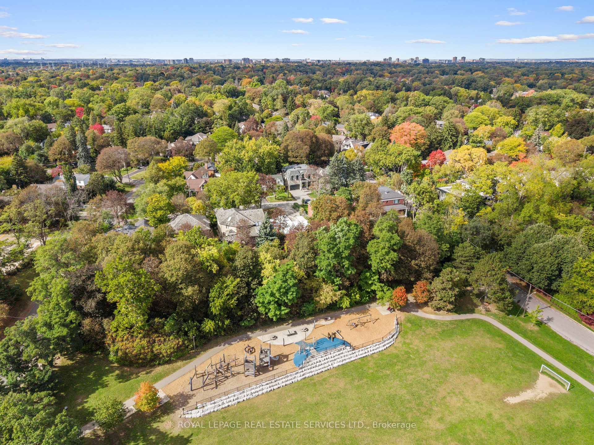 Photo 15 of 17 St. Georges Road, Etobicoke, Edenbridge-Humber Valley — HOMEH
