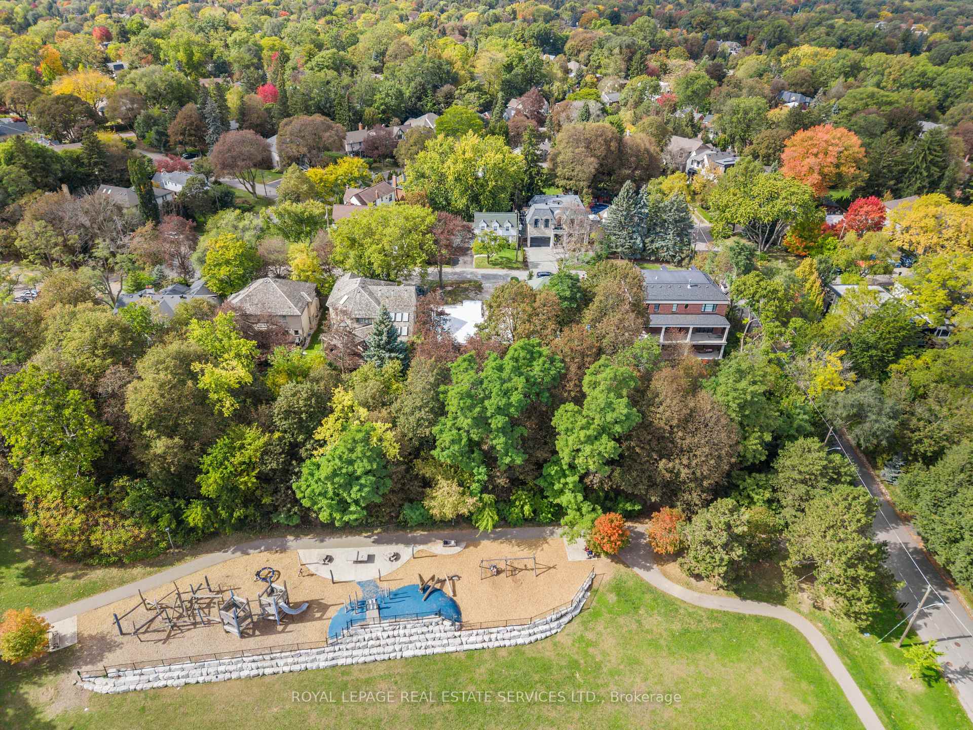 Photo 16 of 17 St. Georges Road, Etobicoke, Edenbridge-Humber Valley — HOMEH