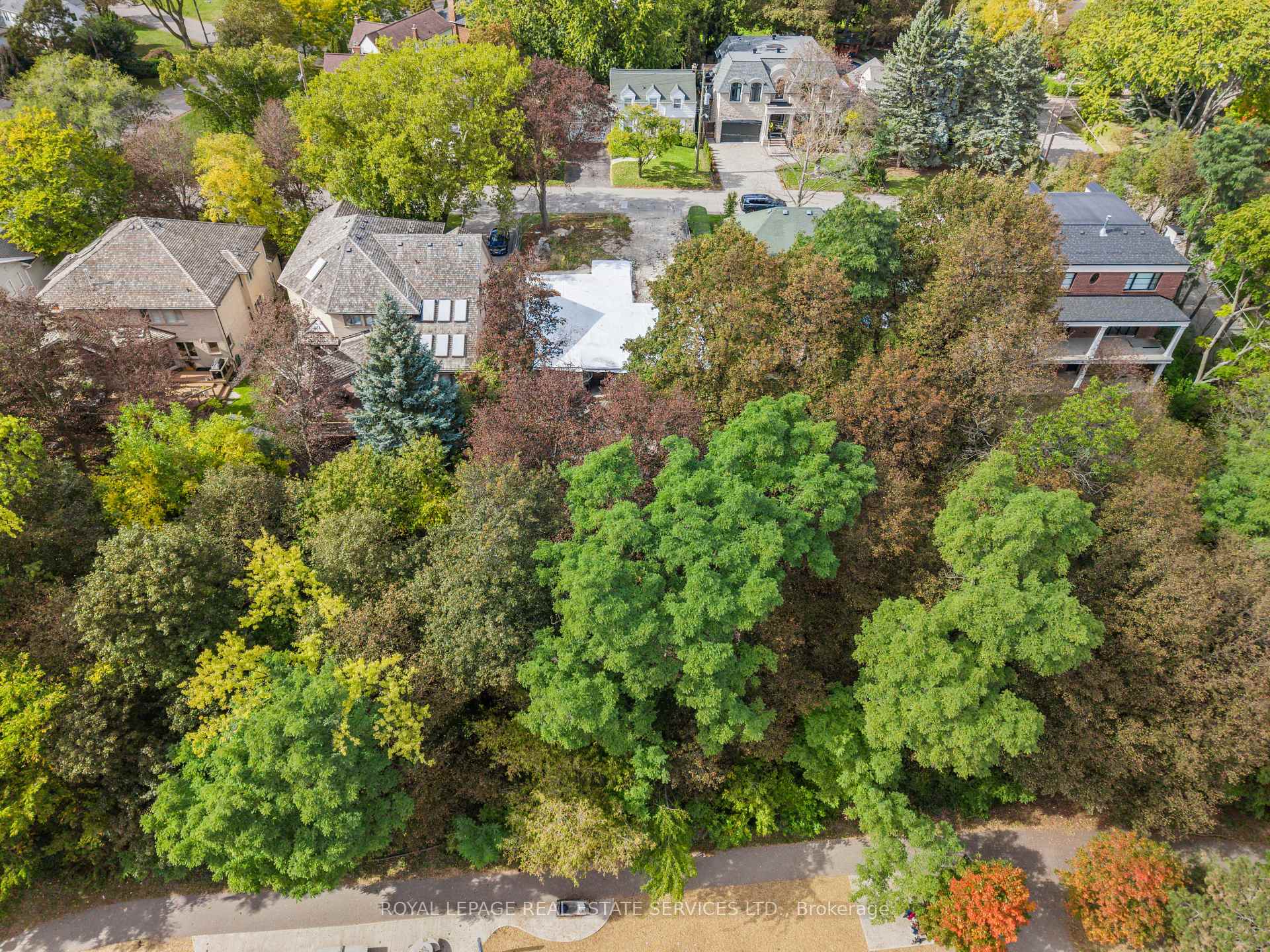 Photo 19 of 17 St. Georges Road, Etobicoke, Edenbridge-Humber Valley — HOMEH