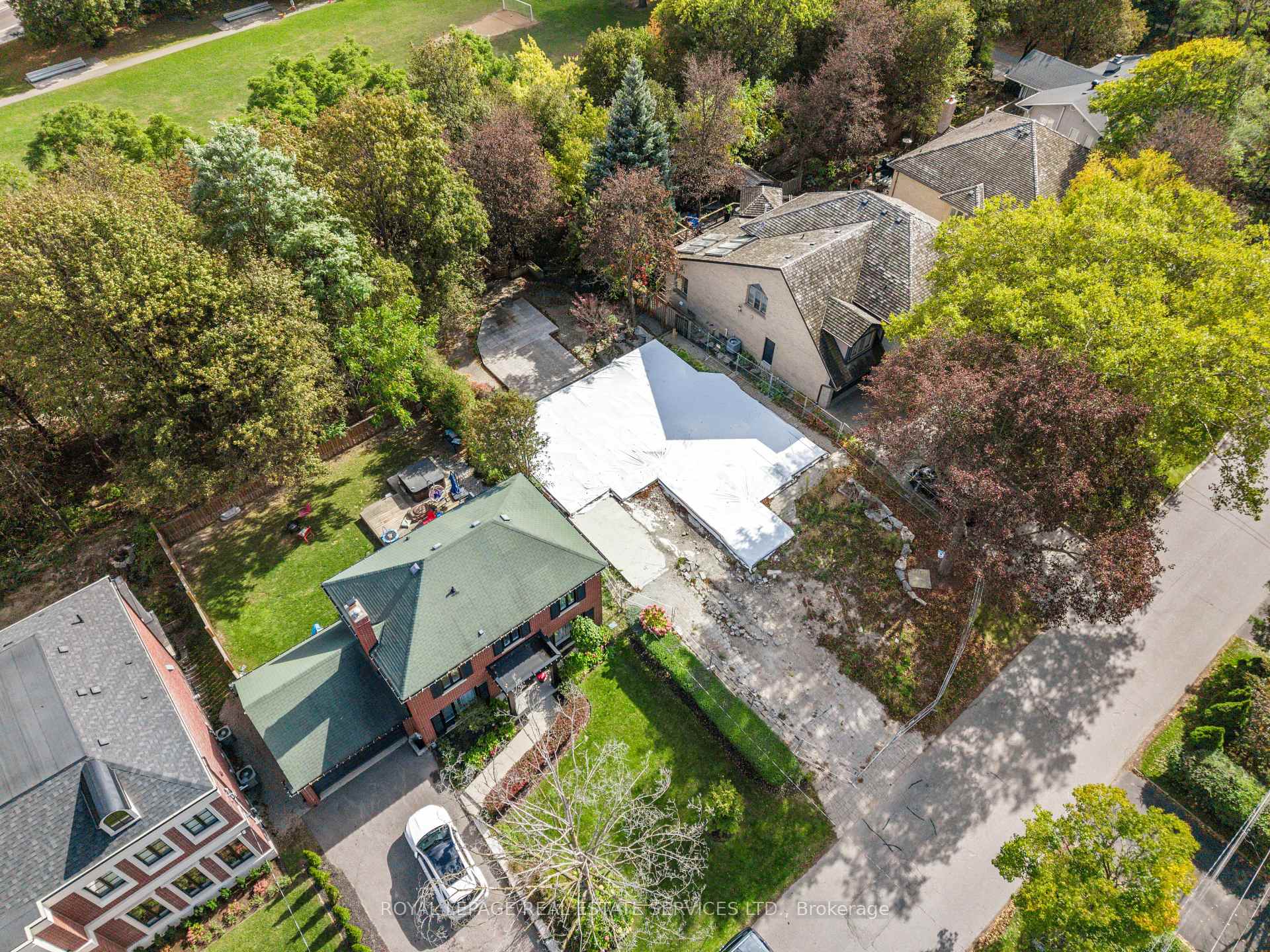 Photo 21 of 17 St. Georges Road, Etobicoke, Edenbridge-Humber Valley — HOMEH