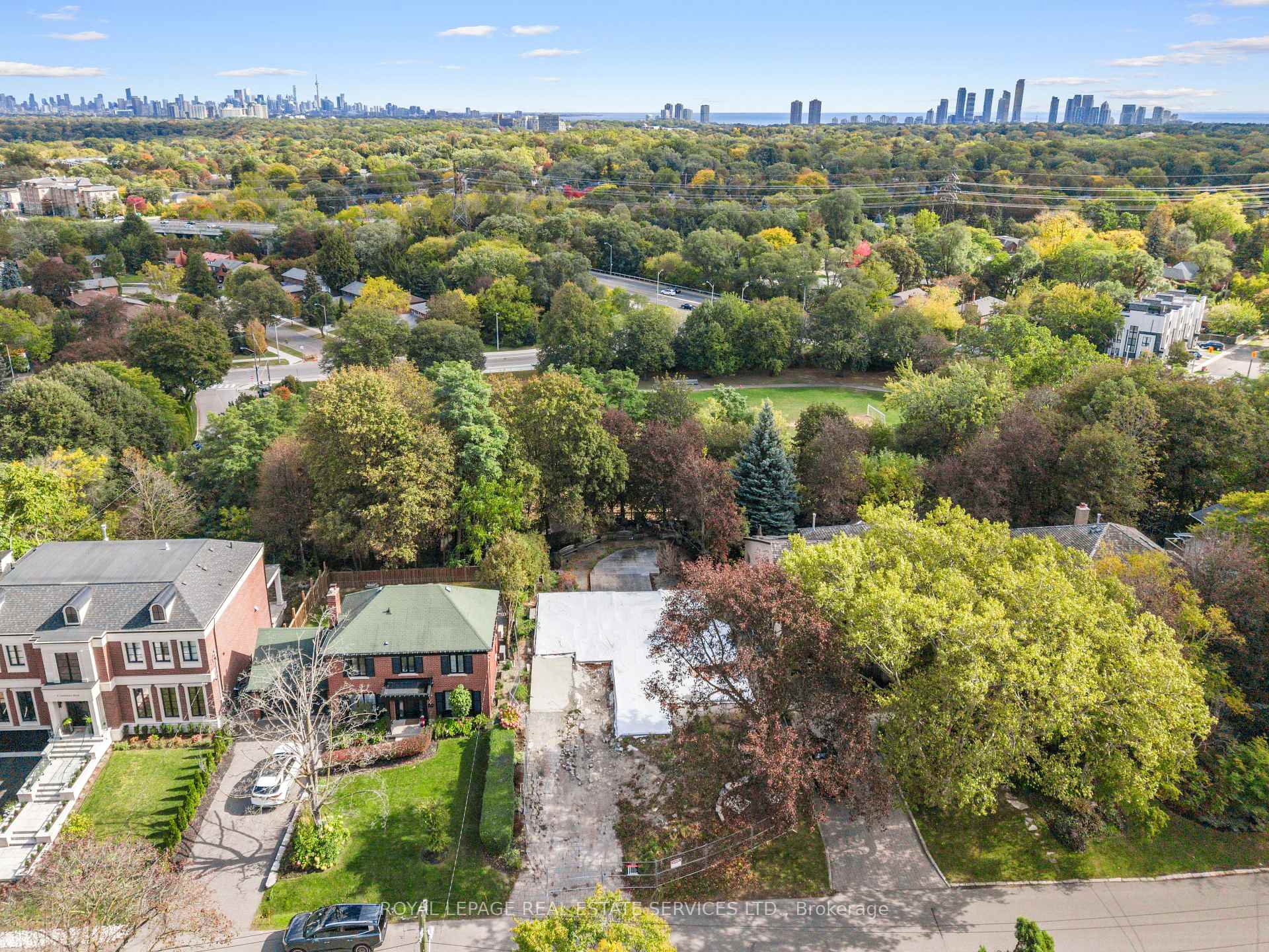 Photo 23 of 17 St. Georges Road, Etobicoke, Edenbridge-Humber Valley — HOMEH