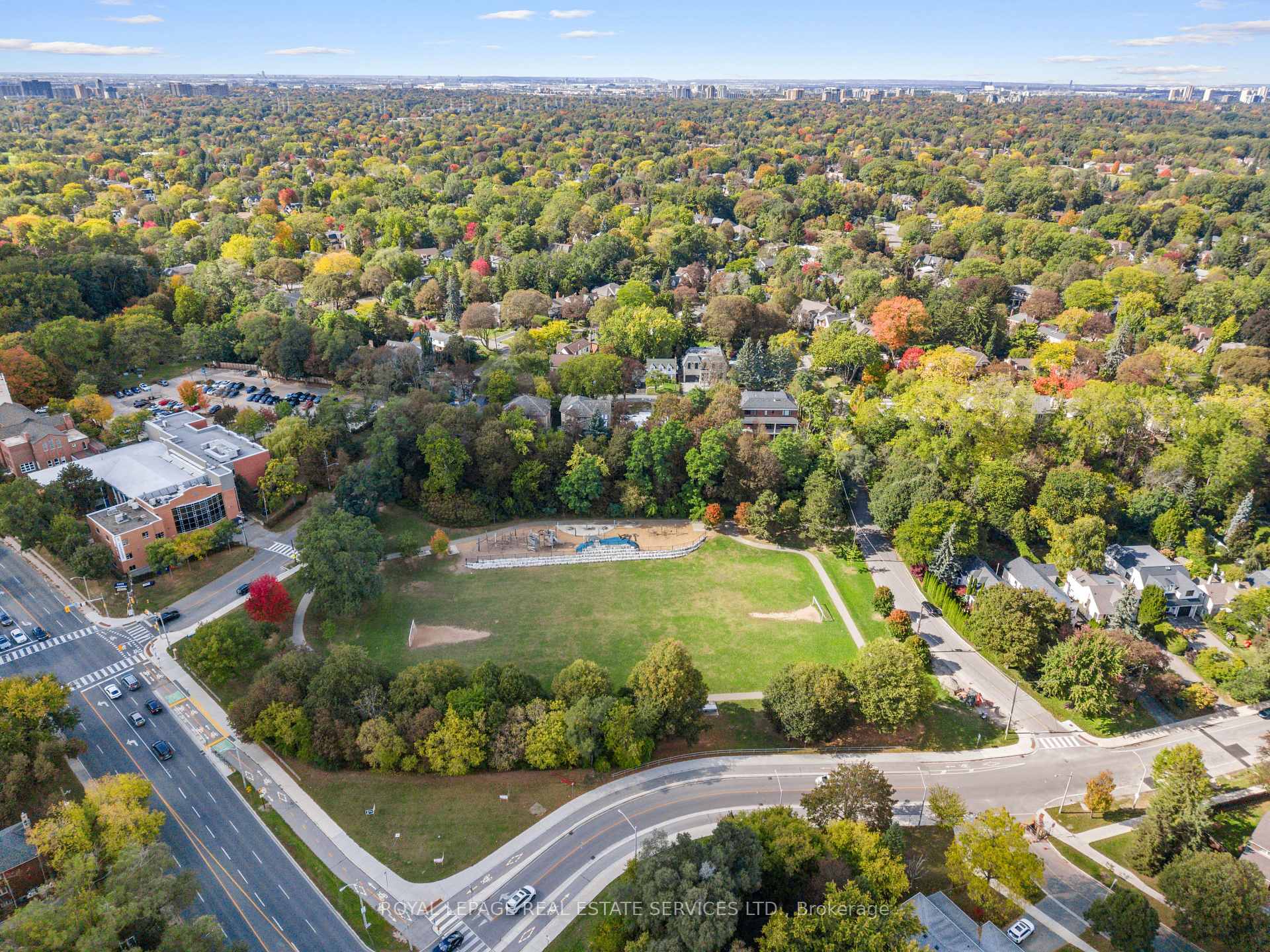Photo 26 of 17 St. Georges Road, Etobicoke, Edenbridge-Humber Valley — HOMEH