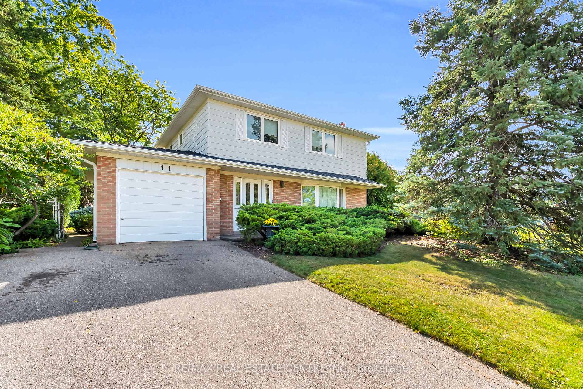 Photo 4 of 11 Dawson Crescent, Halton Hills, Georgetown — HOMEH