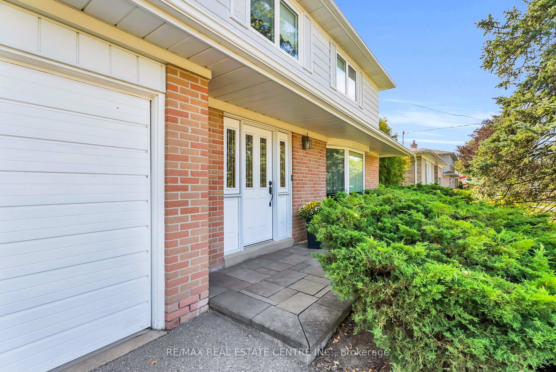 Photo 6 of 11 Dawson Crescent, Halton Hills, Georgetown — HOMEH