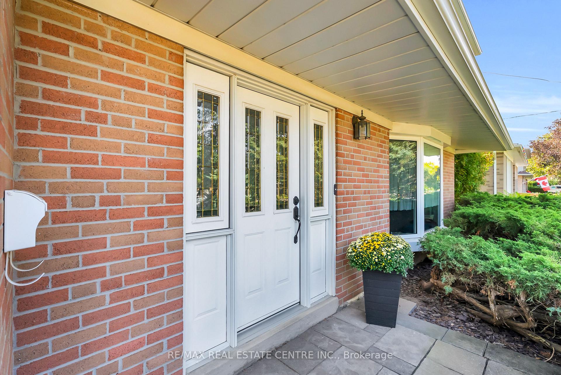 Photo 7 of 11 Dawson Crescent, Halton Hills, Georgetown — HOMEH