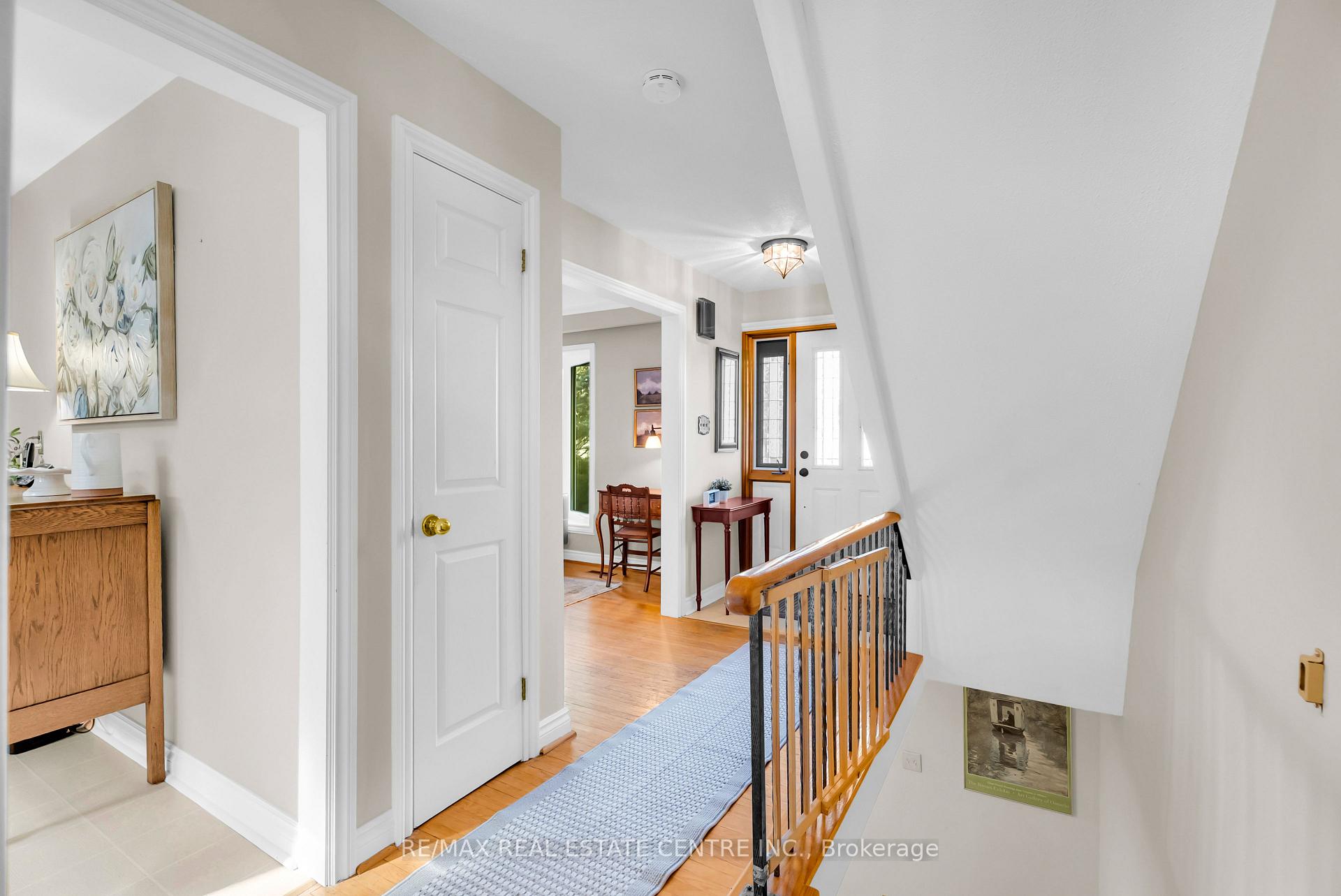 Photo 9 of 11 Dawson Crescent, Halton Hills, Georgetown — HOMEH