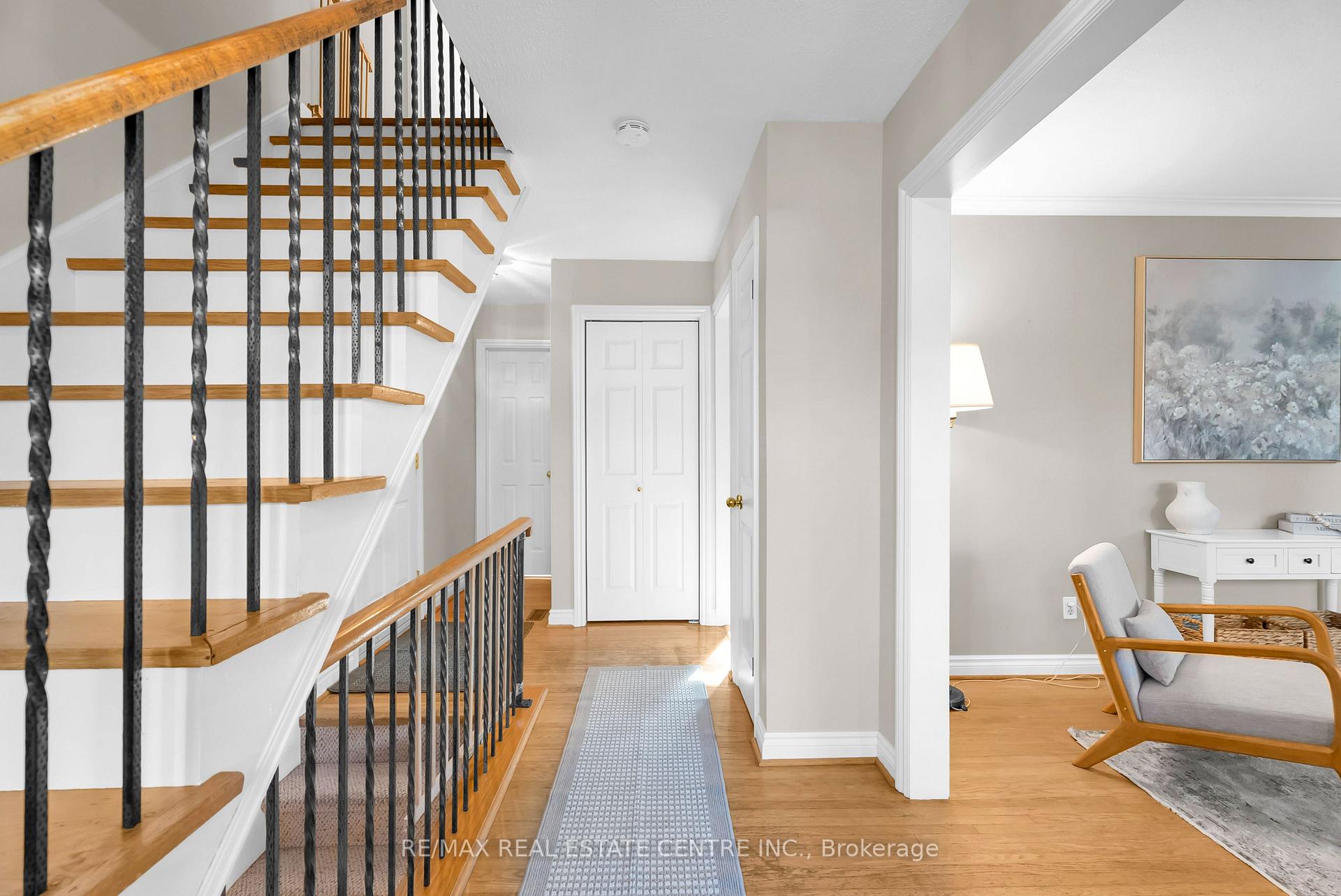 Photo 10 of 11 Dawson Crescent, Halton Hills, Georgetown — HOMEH
