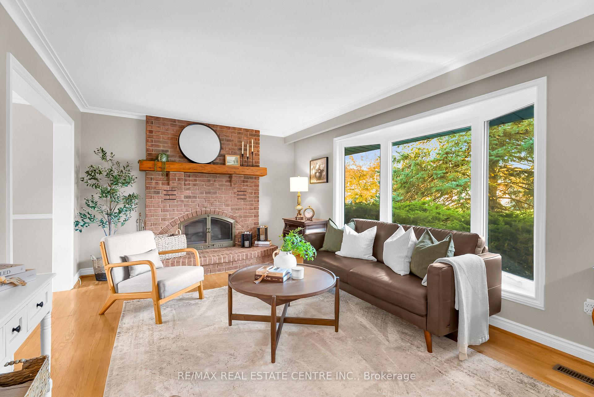 Photo 12 of 11 Dawson Crescent, Halton Hills, Georgetown — HOMEH