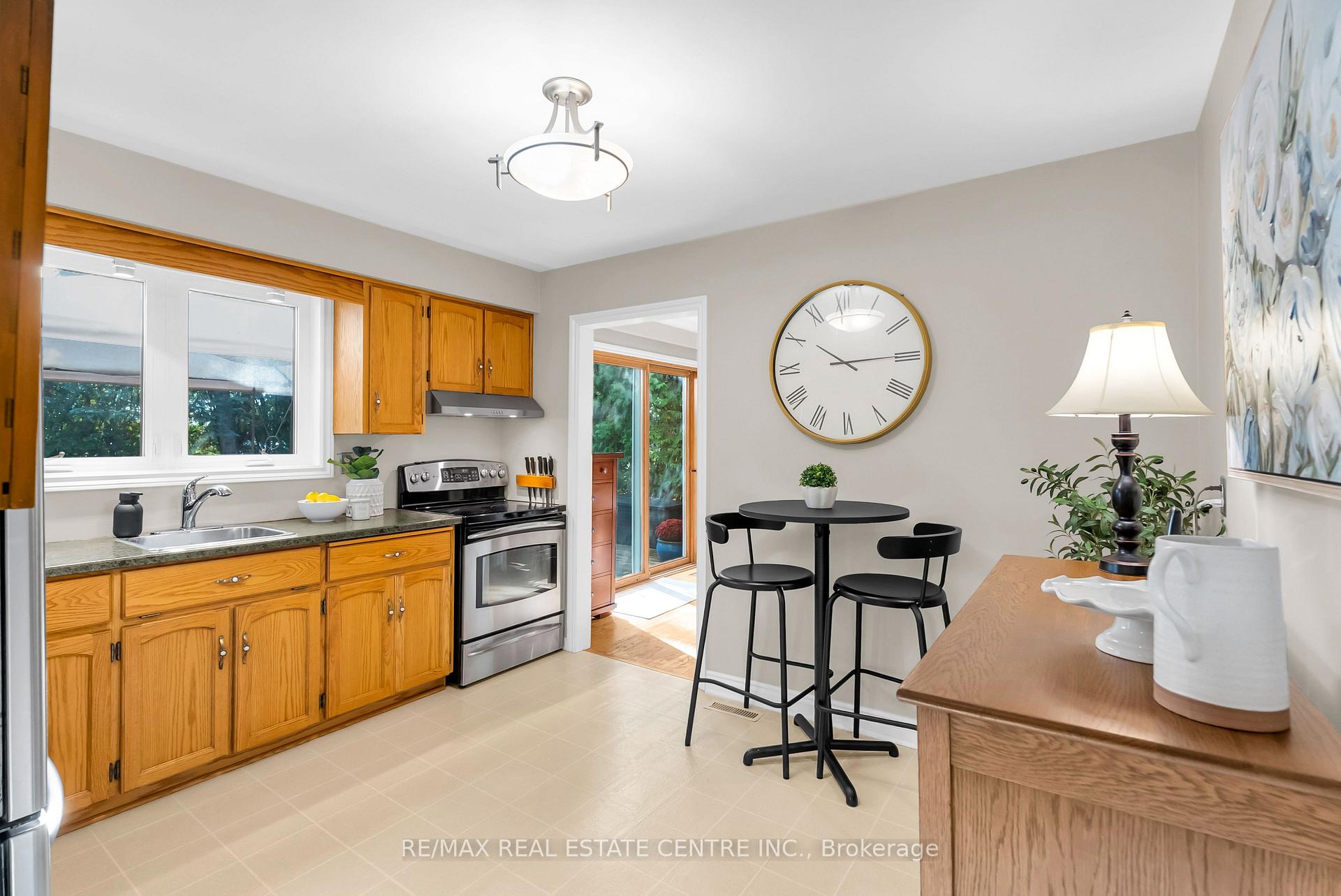 Photo 22 of 11 Dawson Crescent, Halton Hills, Georgetown — HOMEH