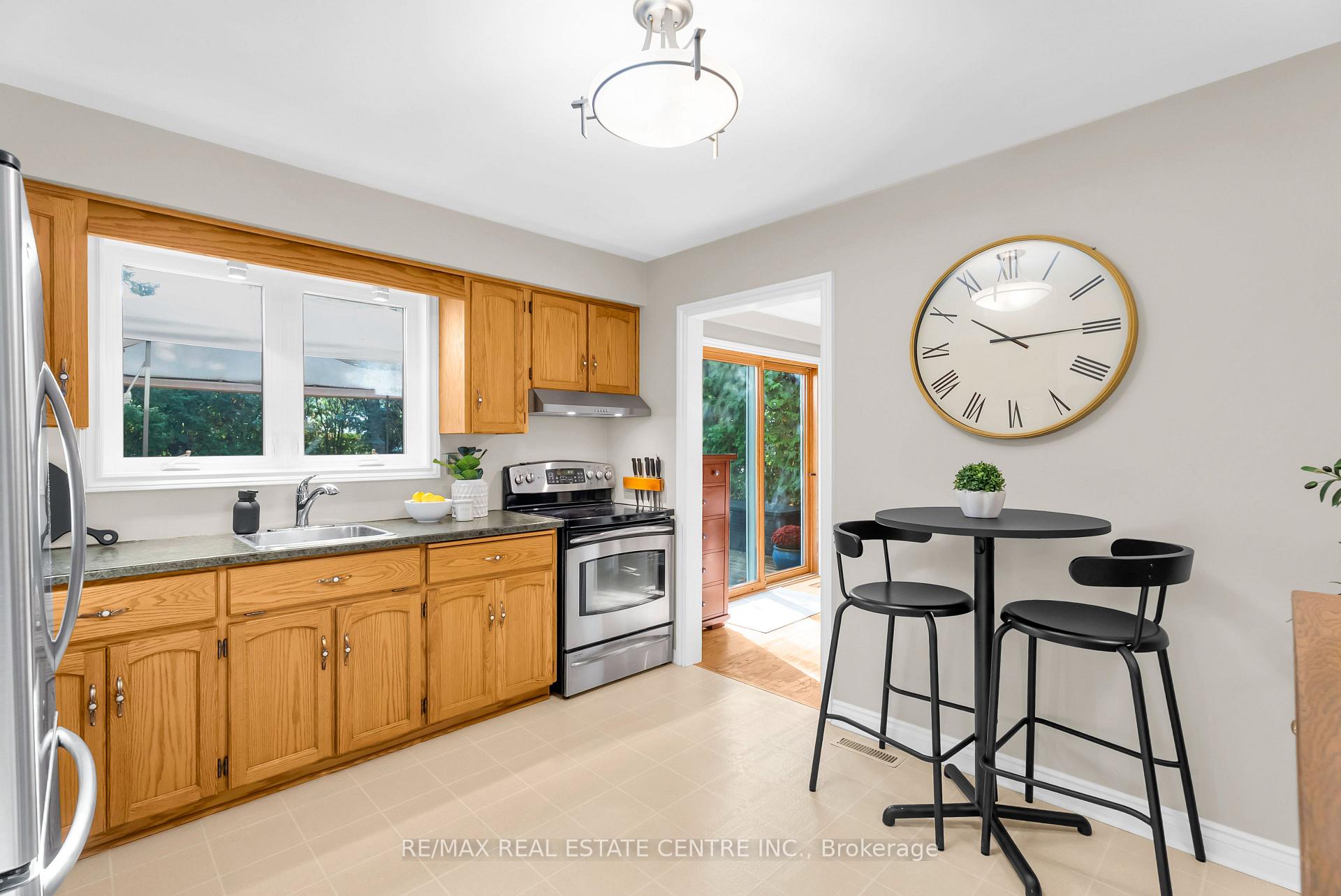Photo 23 of 11 Dawson Crescent, Halton Hills, Georgetown — HOMEH