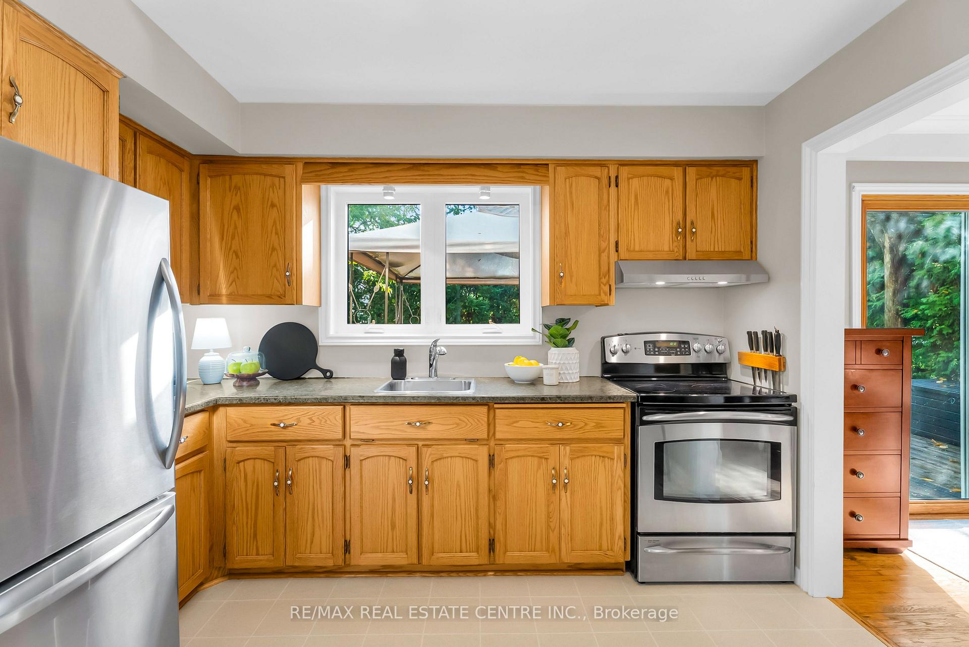 Photo 24 of 11 Dawson Crescent, Halton Hills, Georgetown — HOMEH