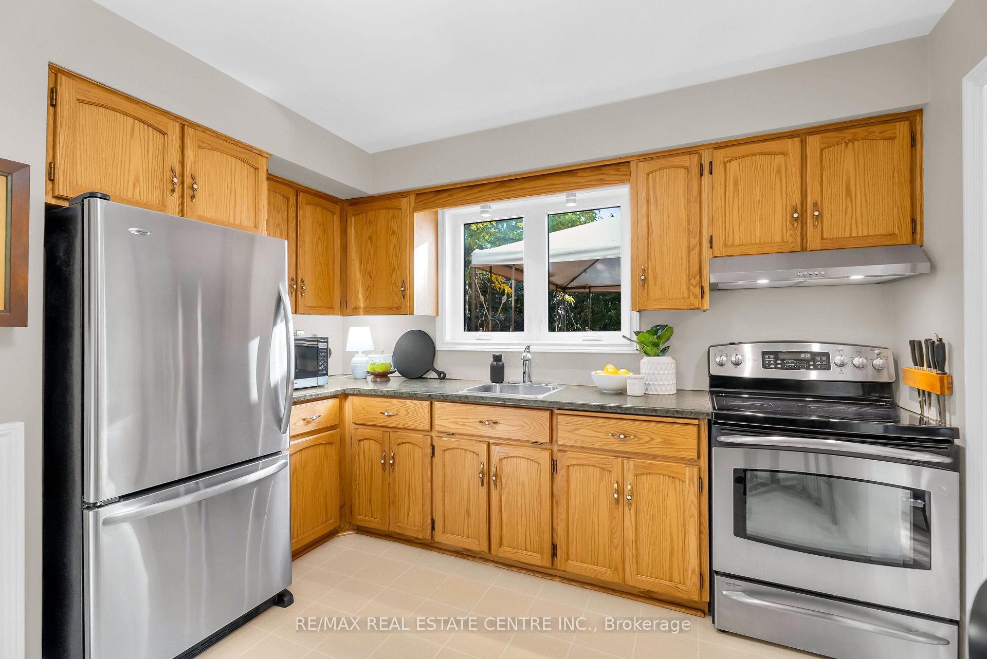Photo 25 of 11 Dawson Crescent, Halton Hills, Georgetown — HOMEH