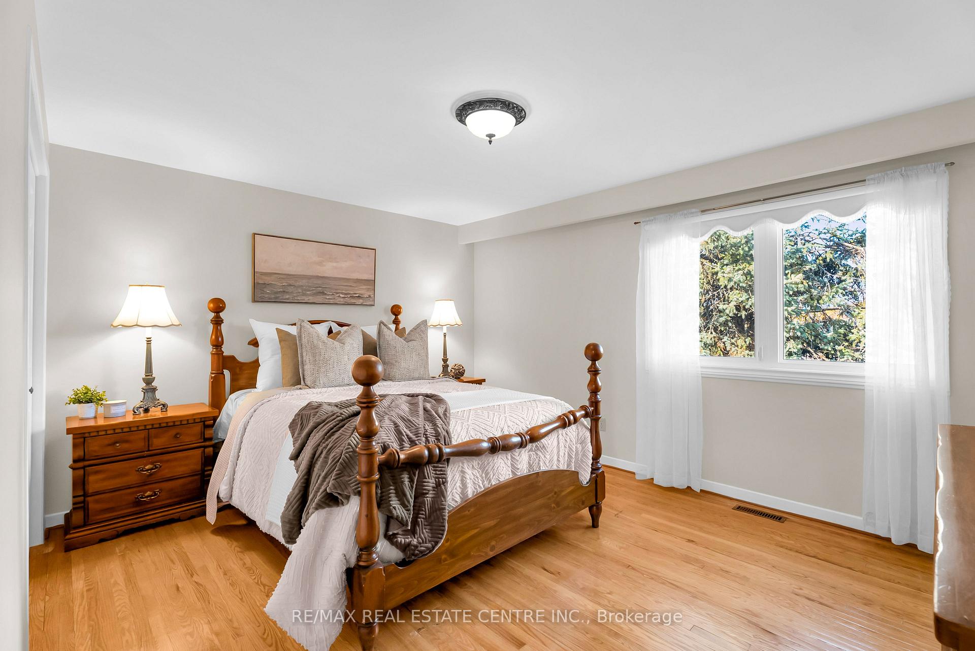 Photo 30 of 11 Dawson Crescent, Halton Hills, Georgetown — HOMEH
