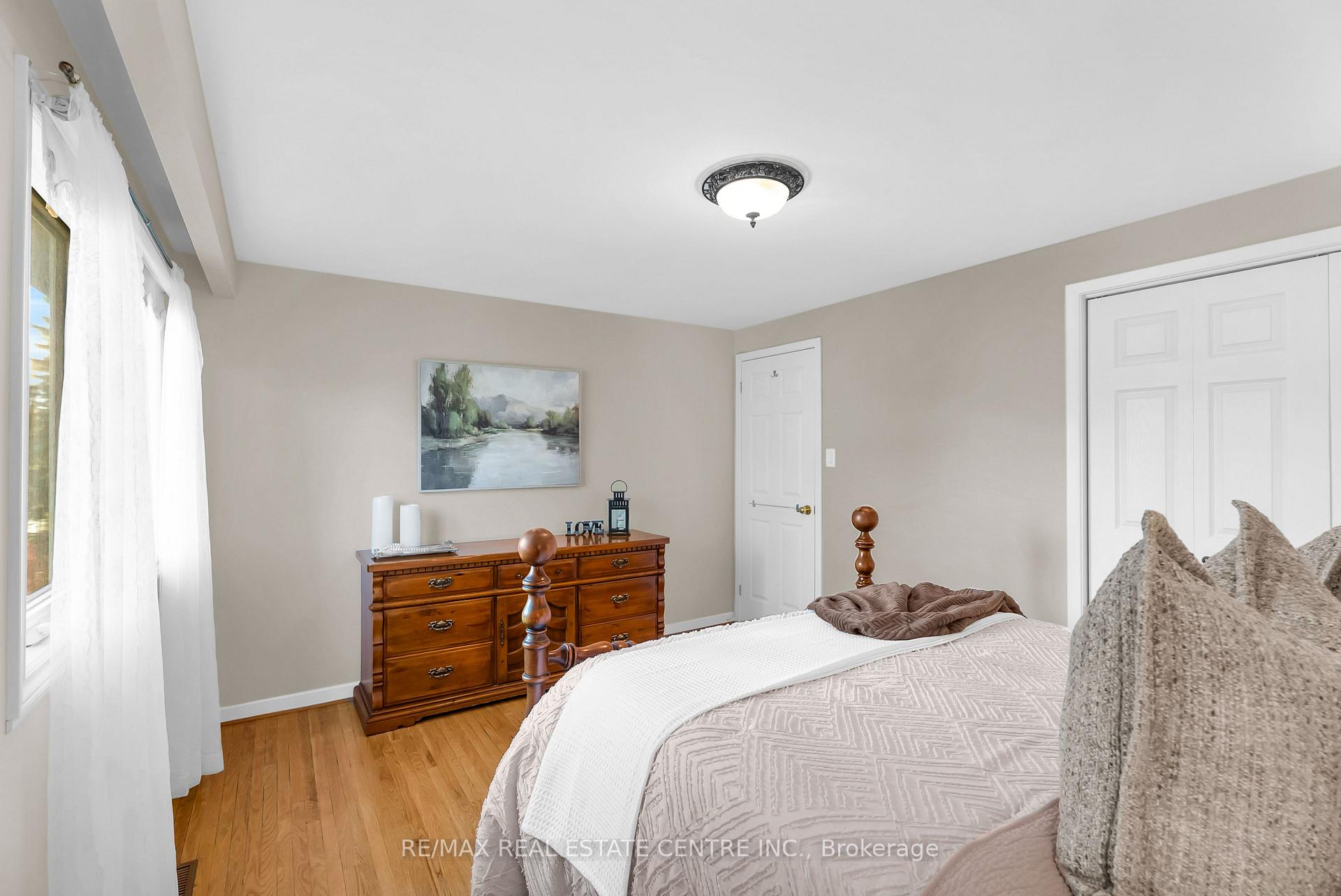 Photo 32 of 11 Dawson Crescent, Halton Hills, Georgetown — HOMEH