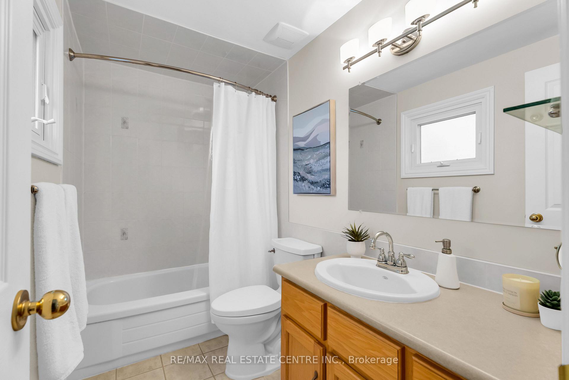 Photo 36 of 11 Dawson Crescent, Halton Hills, Georgetown — HOMEH