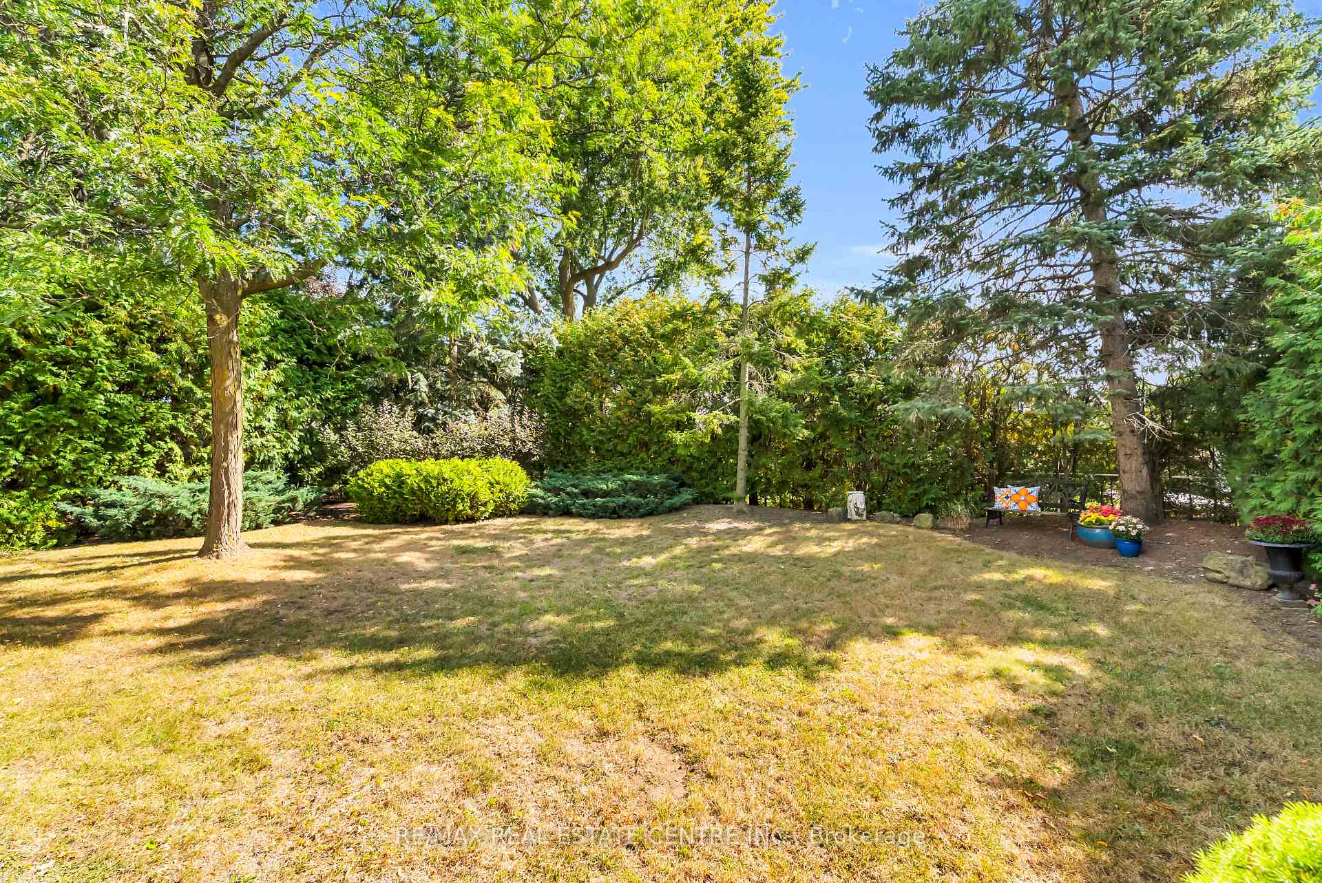 Photo 47 of 11 Dawson Crescent, Halton Hills, Georgetown — HOMEH