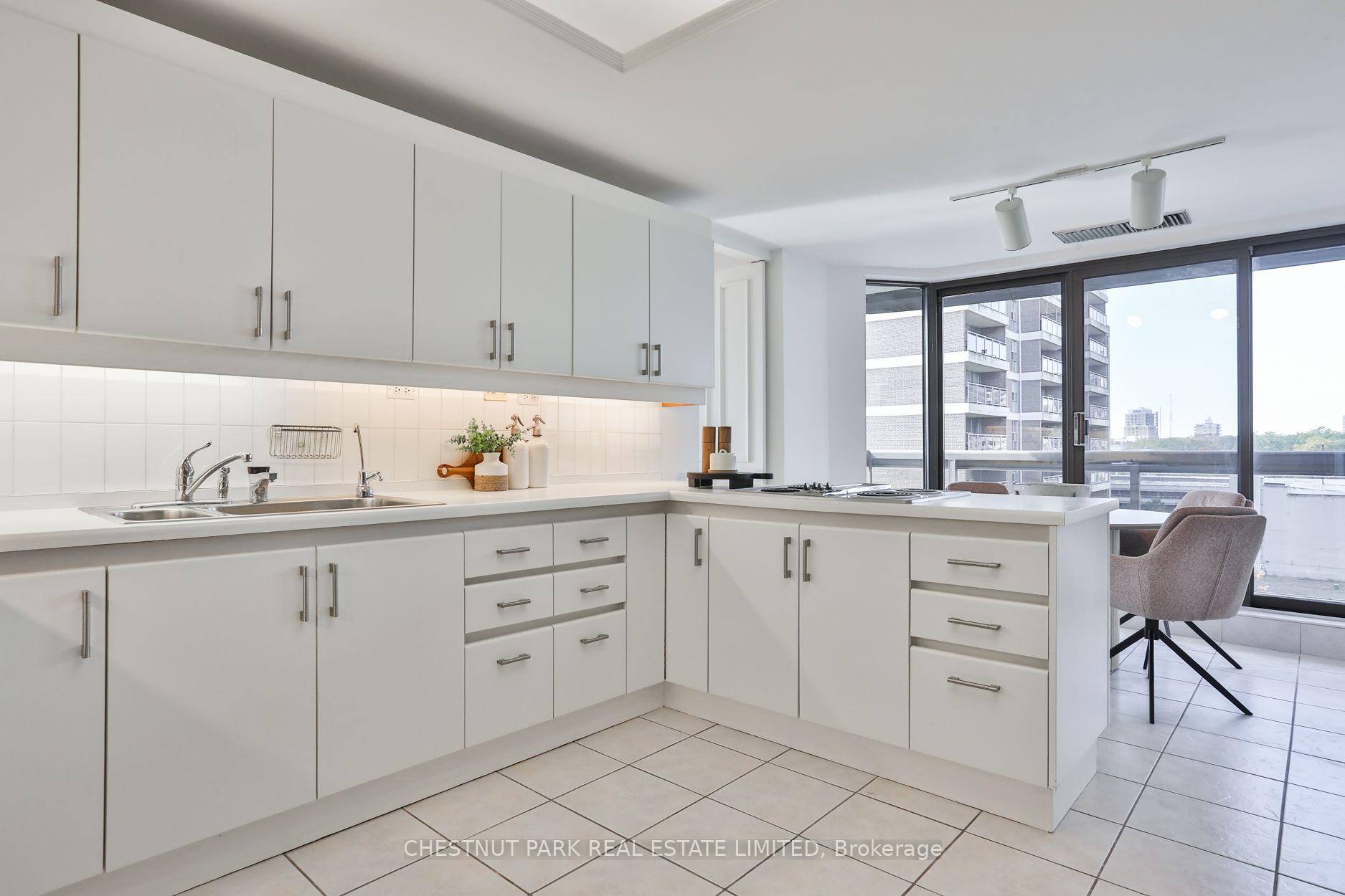 Photo 12 of Unit 805, 70 Rosehill Avenue, Toronto, Rosedale-Moore Park — HOMEH
