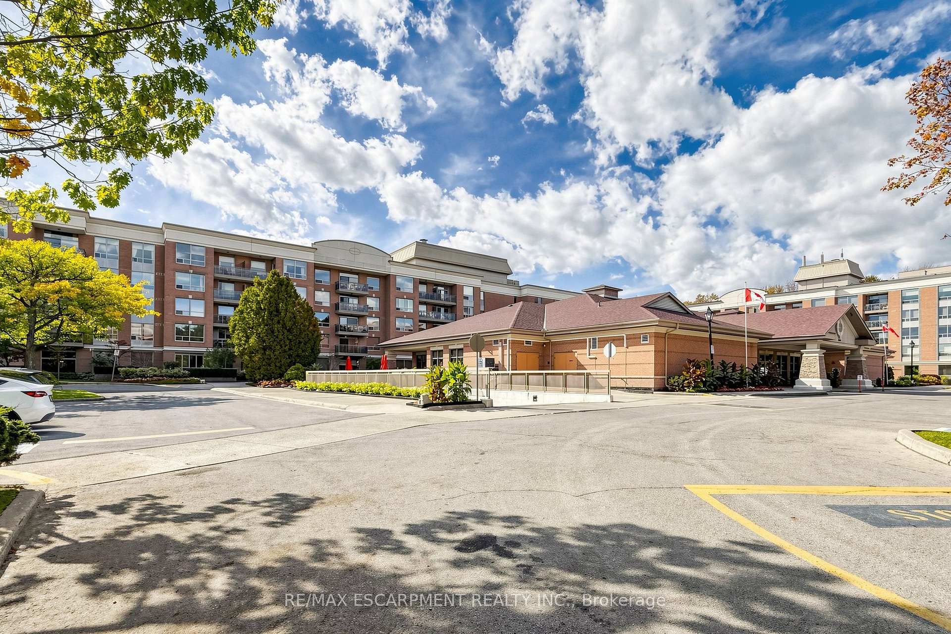 Photo 2 of Unit 2416, 100 Burloak Drive, Burlington, Appleby — HOMEH