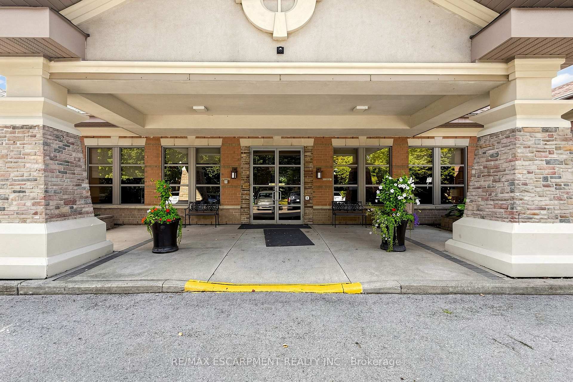 Photo 3 of Unit 2416, 100 Burloak Drive, Burlington, Appleby — HOMEH