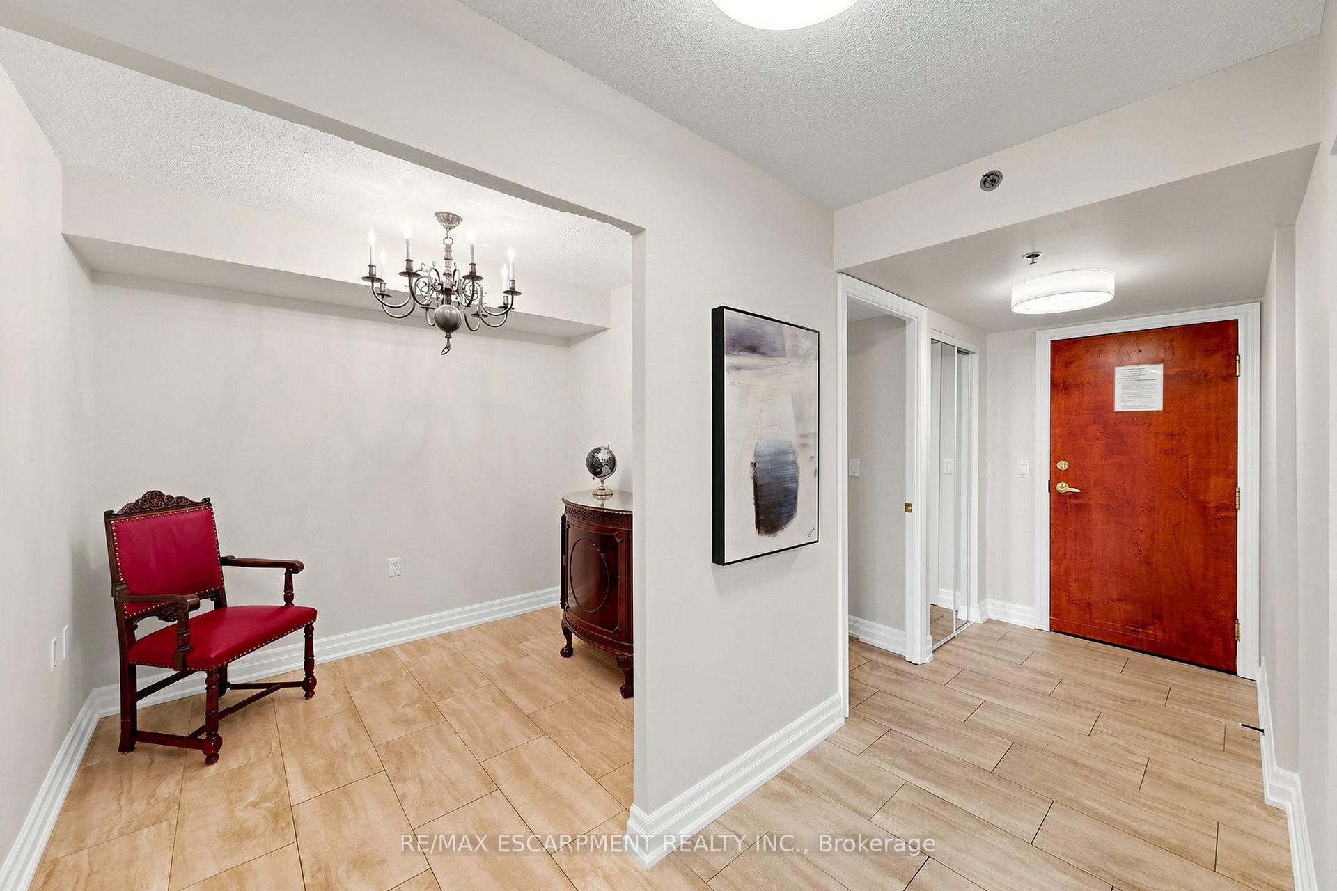 Photo 7 of Unit 2416, 100 Burloak Drive, Burlington, Appleby — HOMEH
