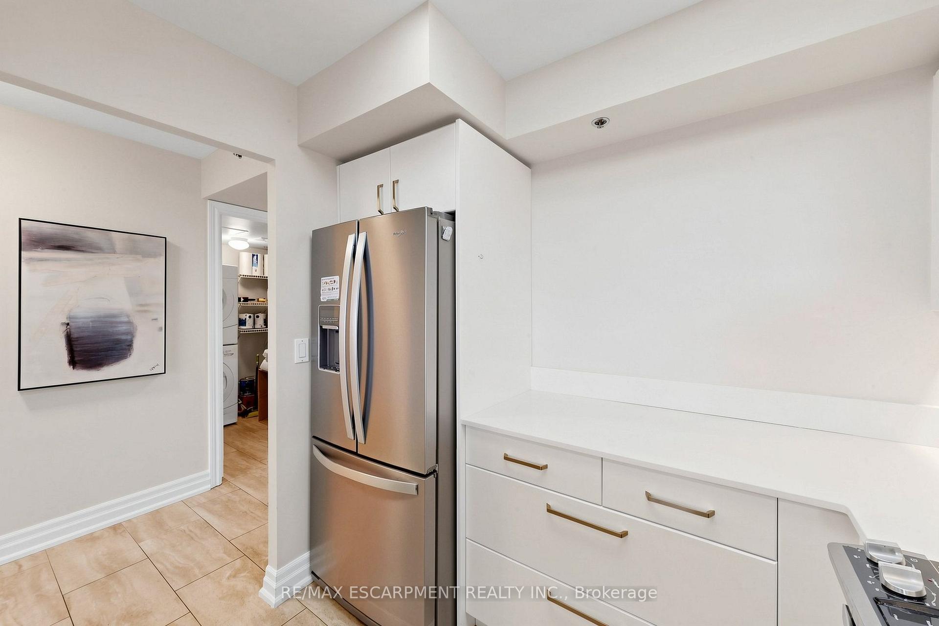 Photo 11 of Unit 2416, 100 Burloak Drive, Burlington, Appleby — HOMEH