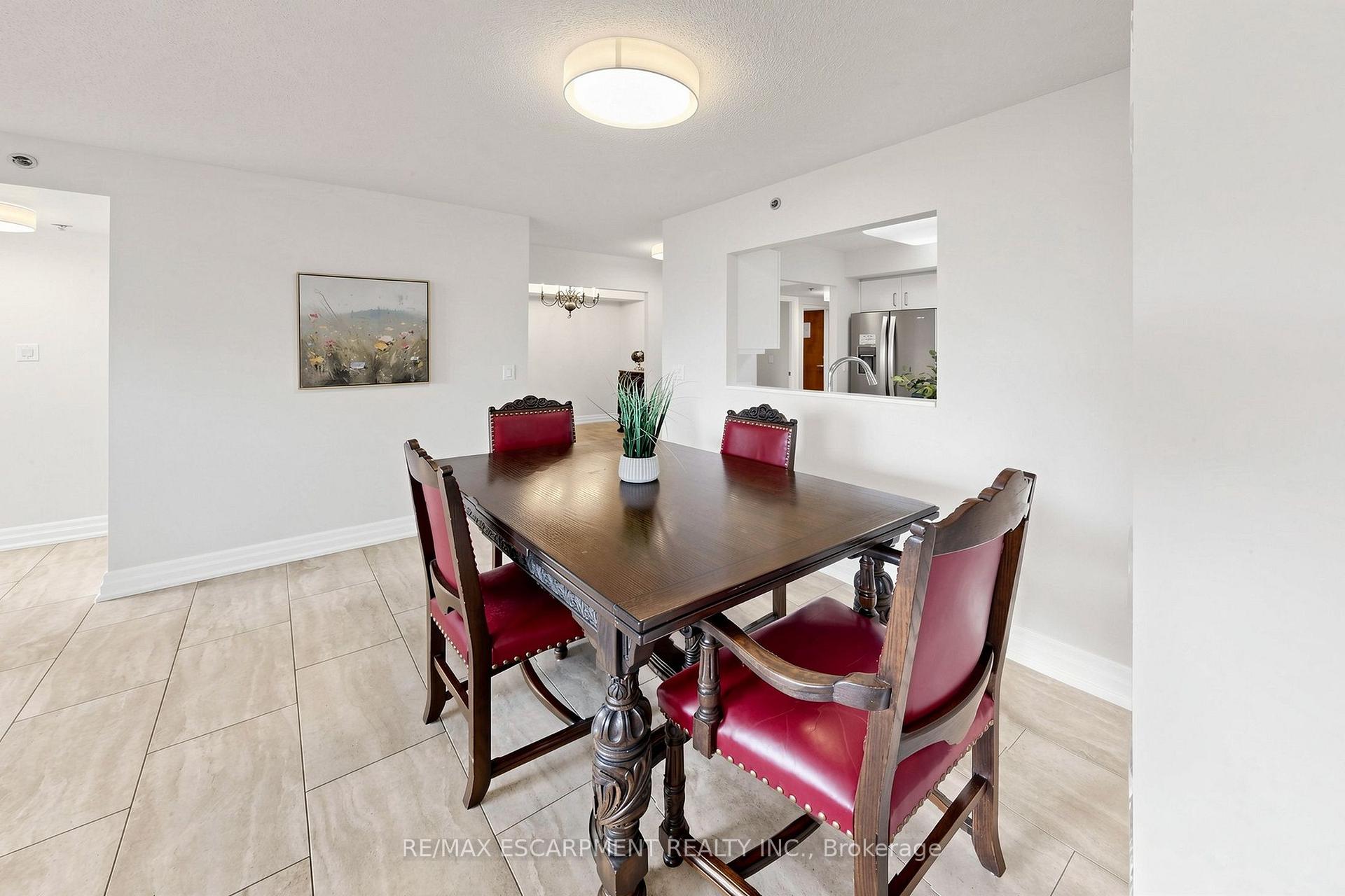 Photo 13 of Unit 2416, 100 Burloak Drive, Burlington, Appleby — HOMEH