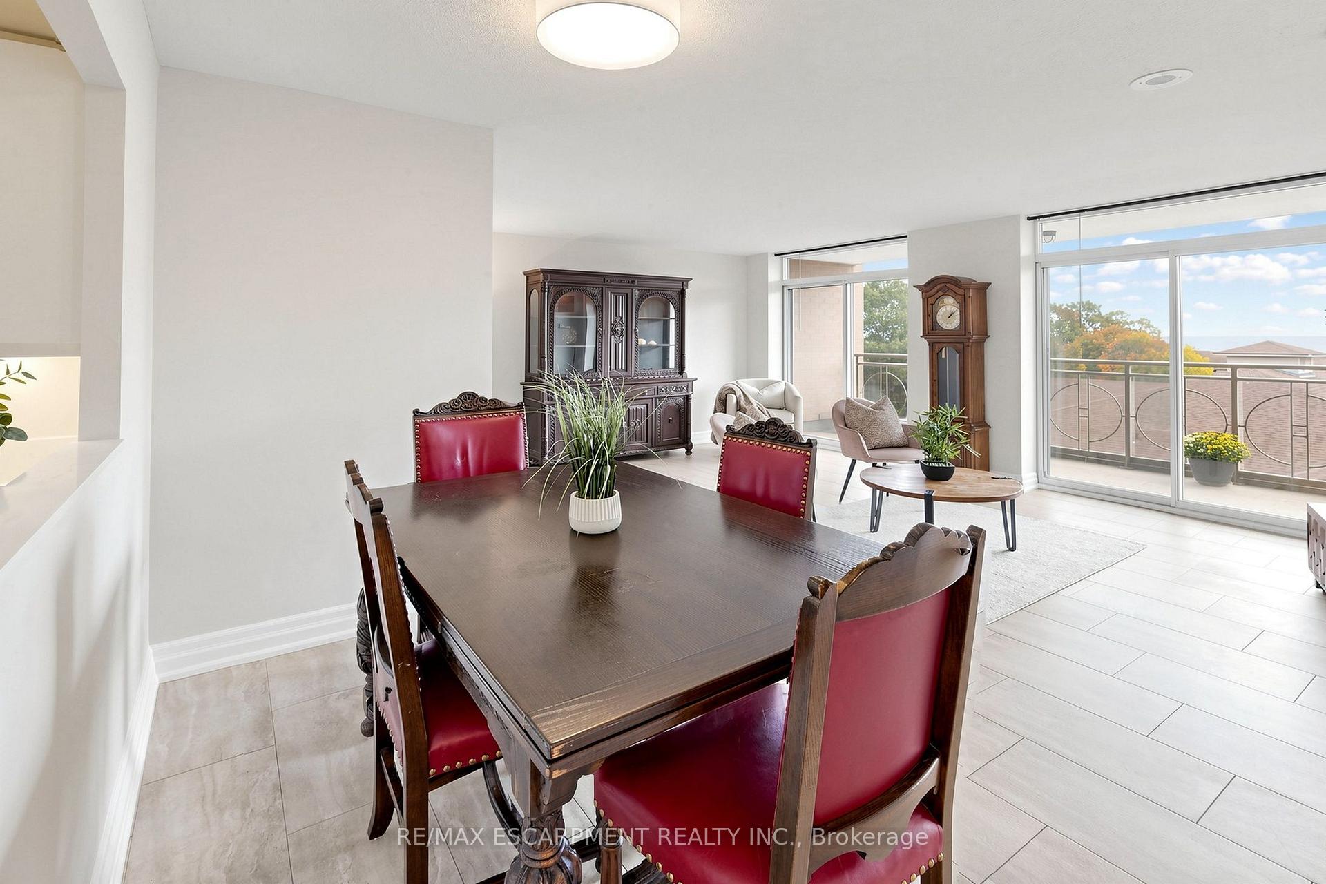 Photo 14 of Unit 2416, 100 Burloak Drive, Burlington, Appleby — HOMEH