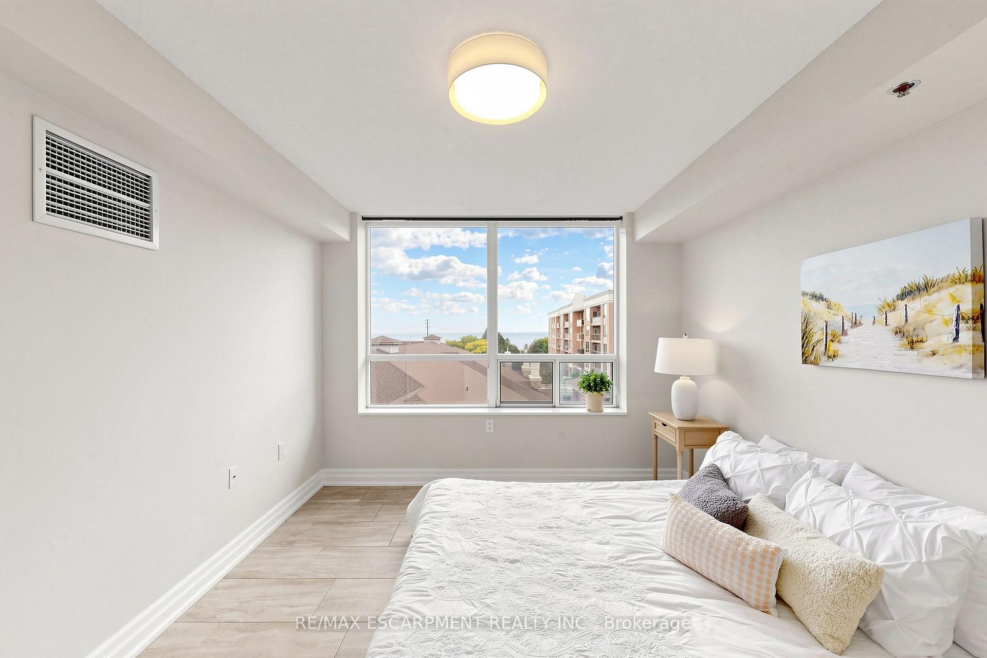 Photo 21 of Unit 2416, 100 Burloak Drive, Burlington, Appleby — HOMEH