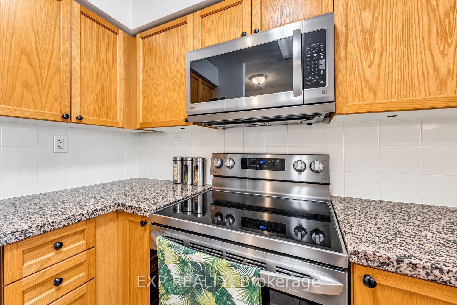 Photo 3 of Unit 709, 5 Michael Power Place, Etobicoke, Islington-City Centre West — HOMEH