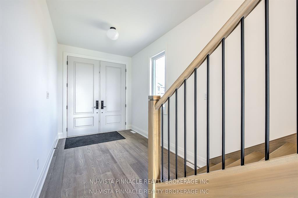 Photo 4 of 6517 Heathwoods Avenue, London, South V — HOMEH