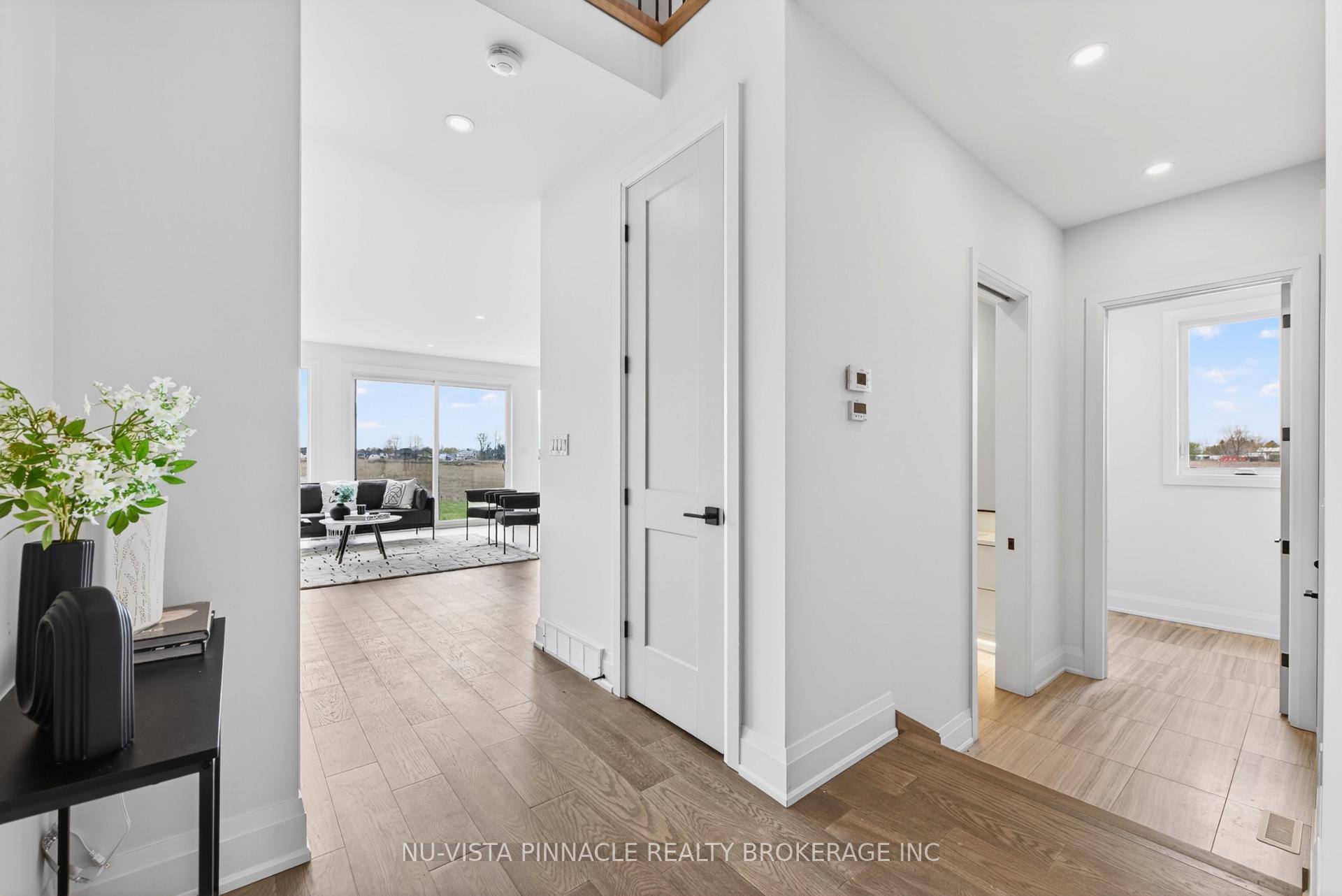 Photo 5 of 6517 Heathwoods Avenue, London, South V — HOMEH